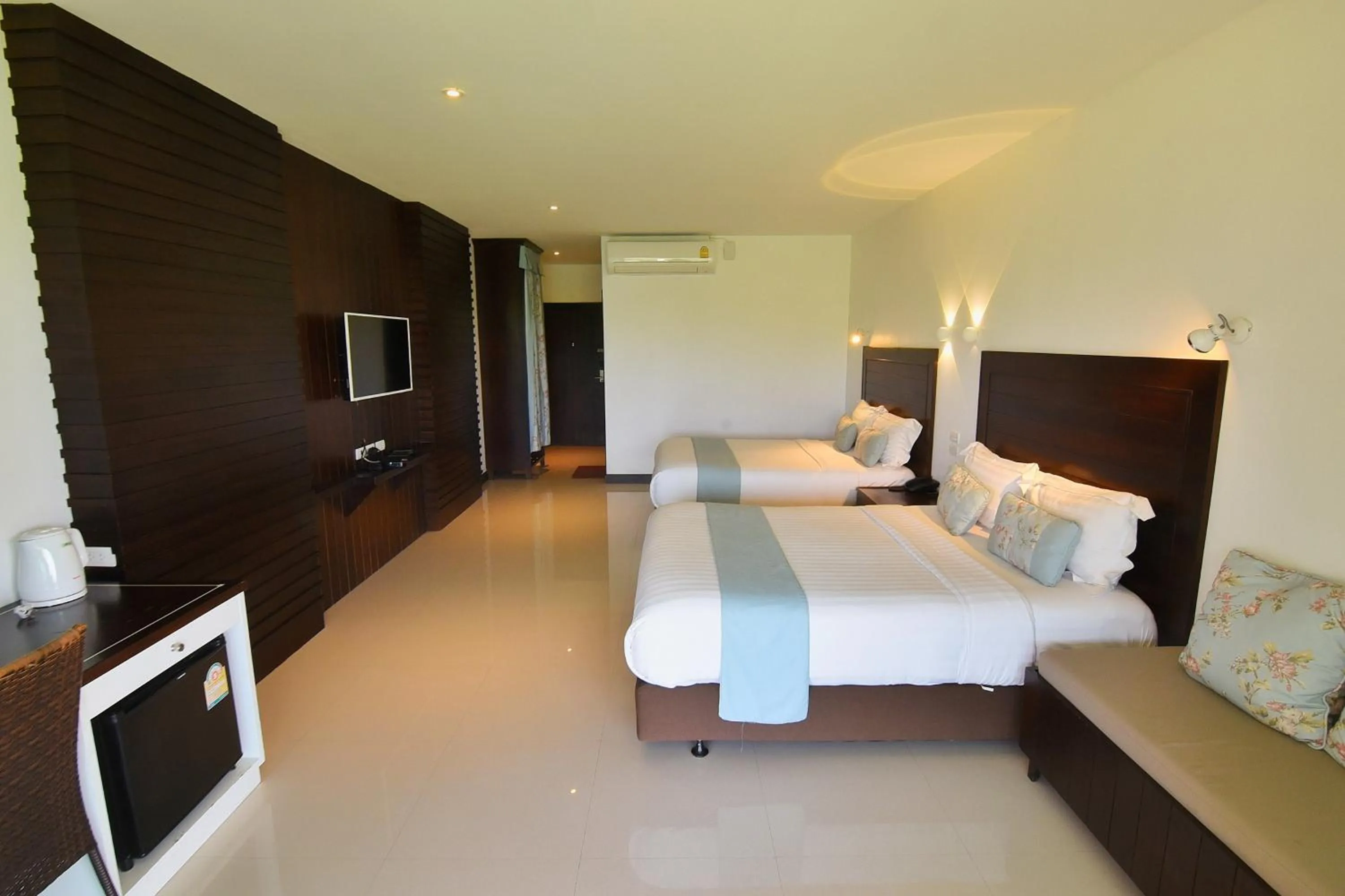 Photo of the whole room, Bed in Suan Sai Yok Resort
