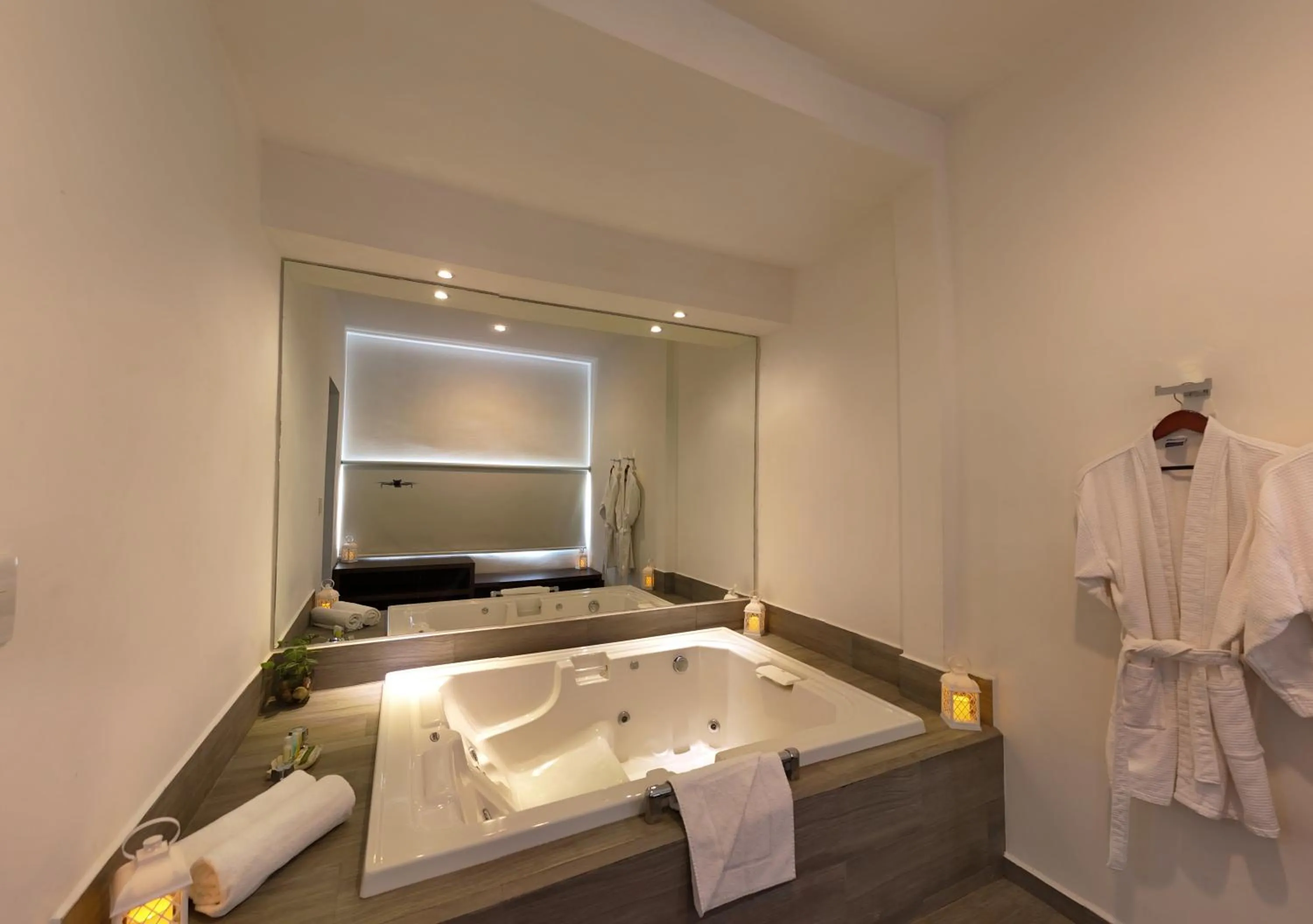 Hot Tub in Mesón de la Luna Hotel & Spa