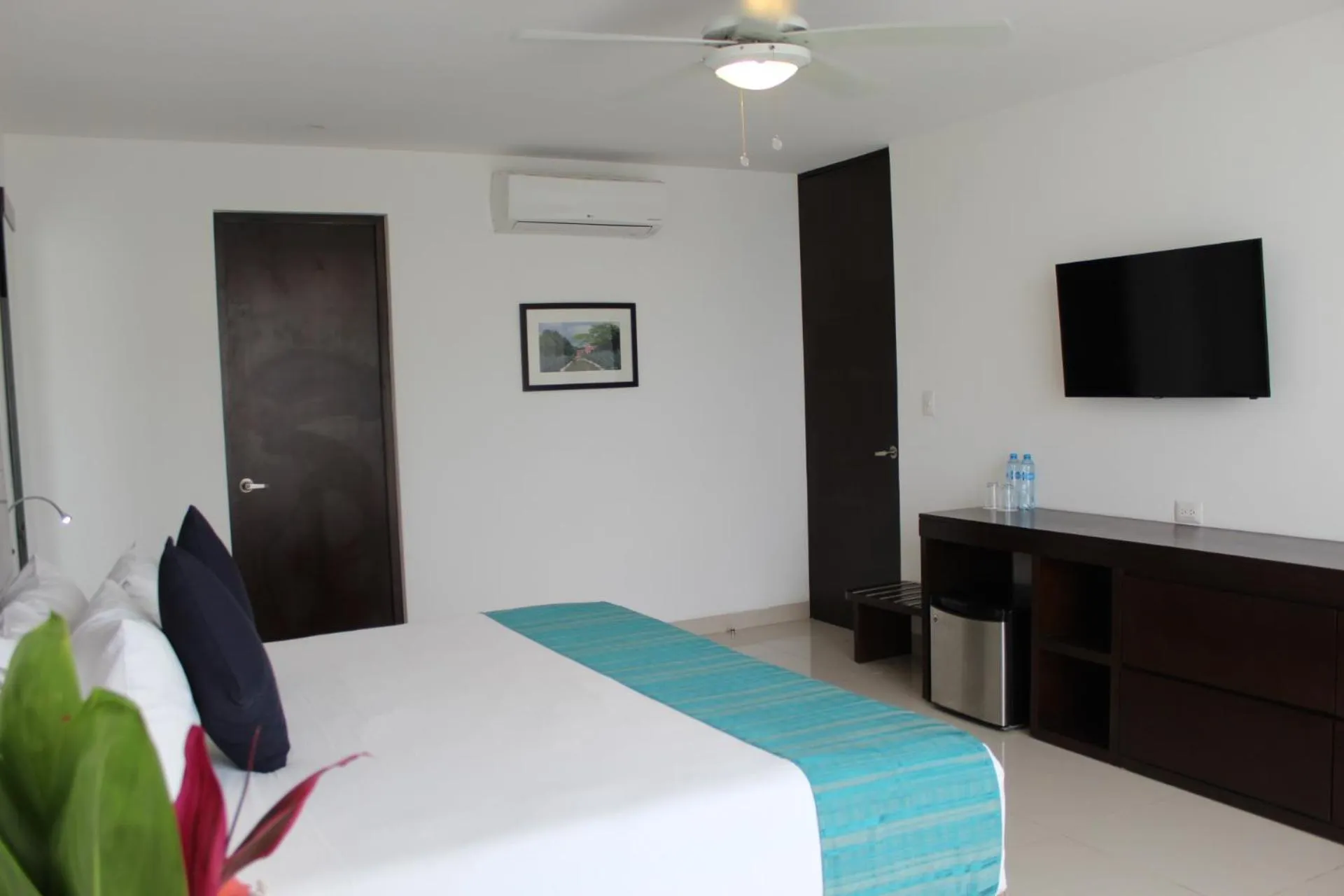 Photo of the whole room, Bed in Mesón de la Luna Hotel & Spa