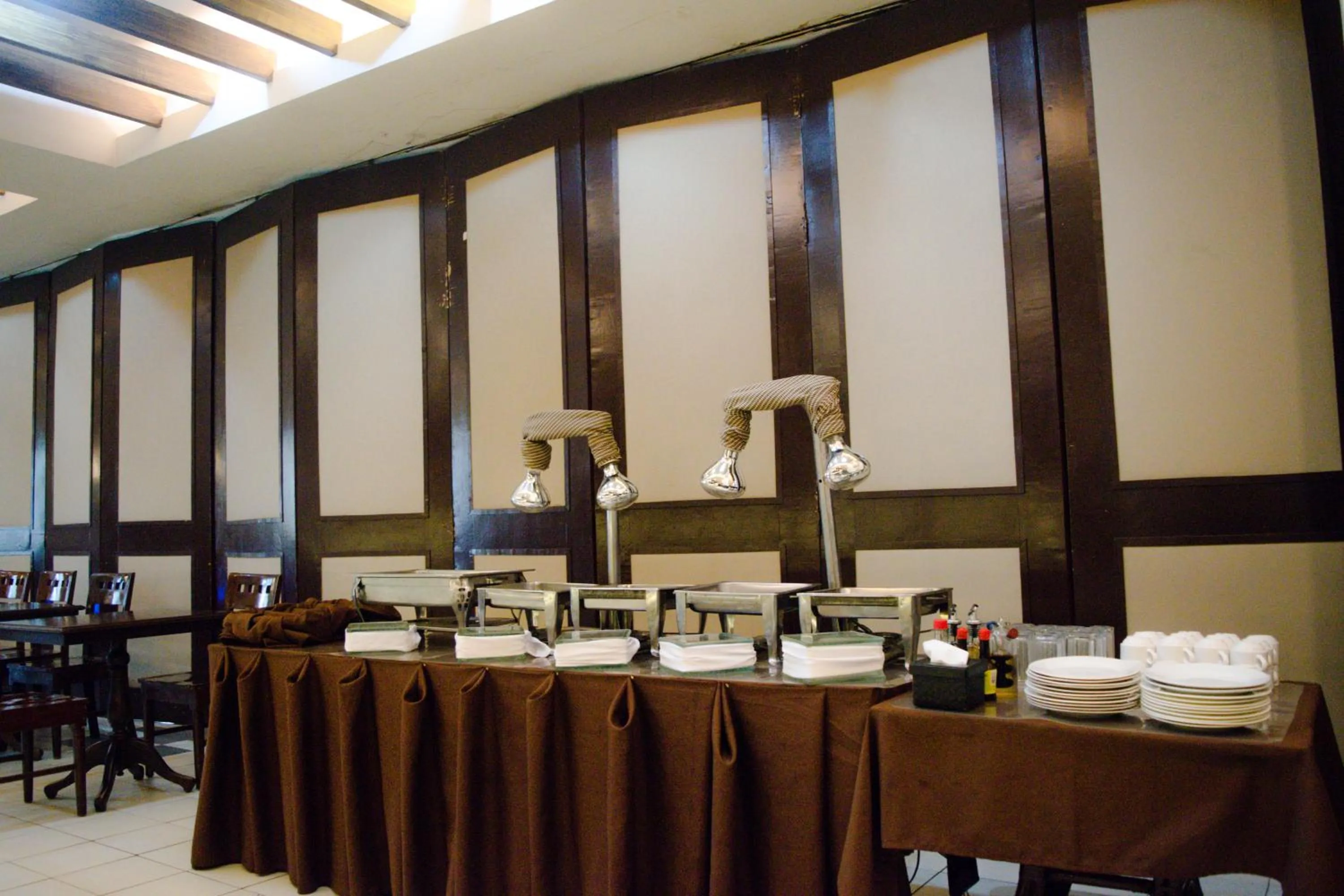 Restaurant/places to eat in Country Village Hotel