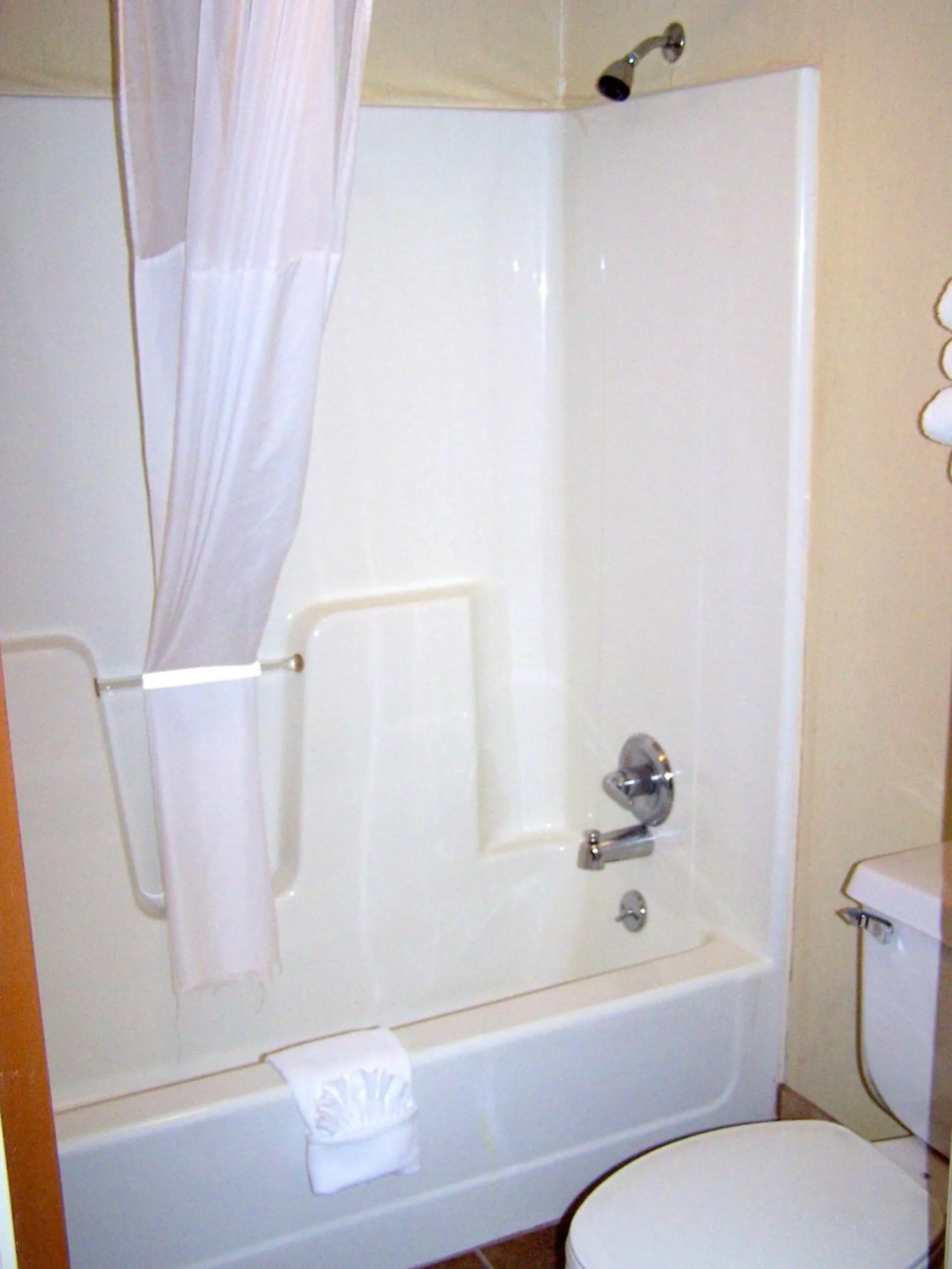 Bathroom in Docker's Inn