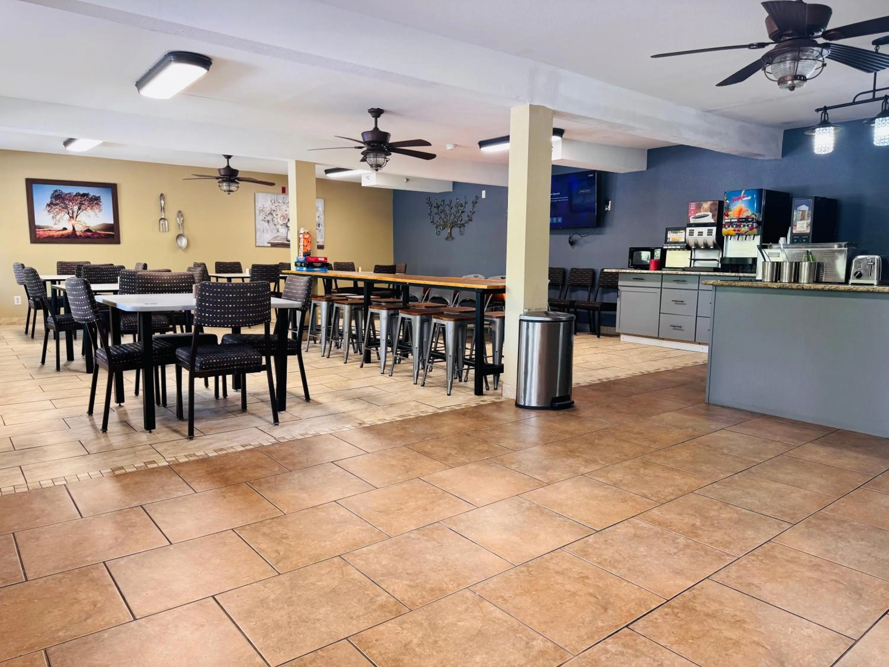 Dining area in Wander Inn