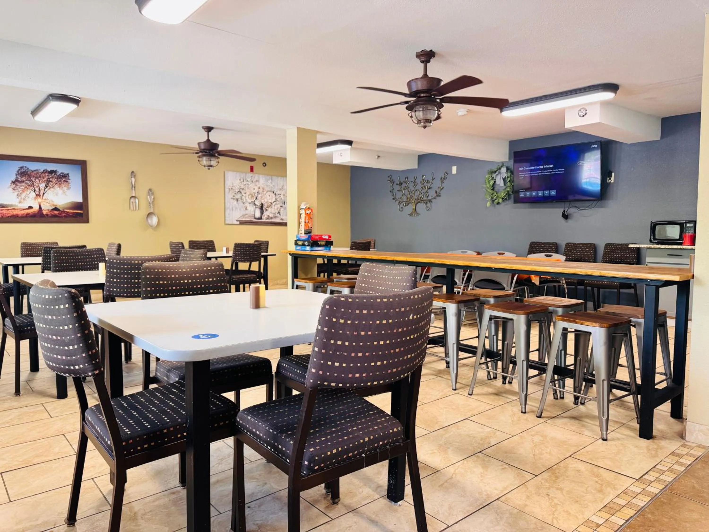 Dining area in Wander Inn