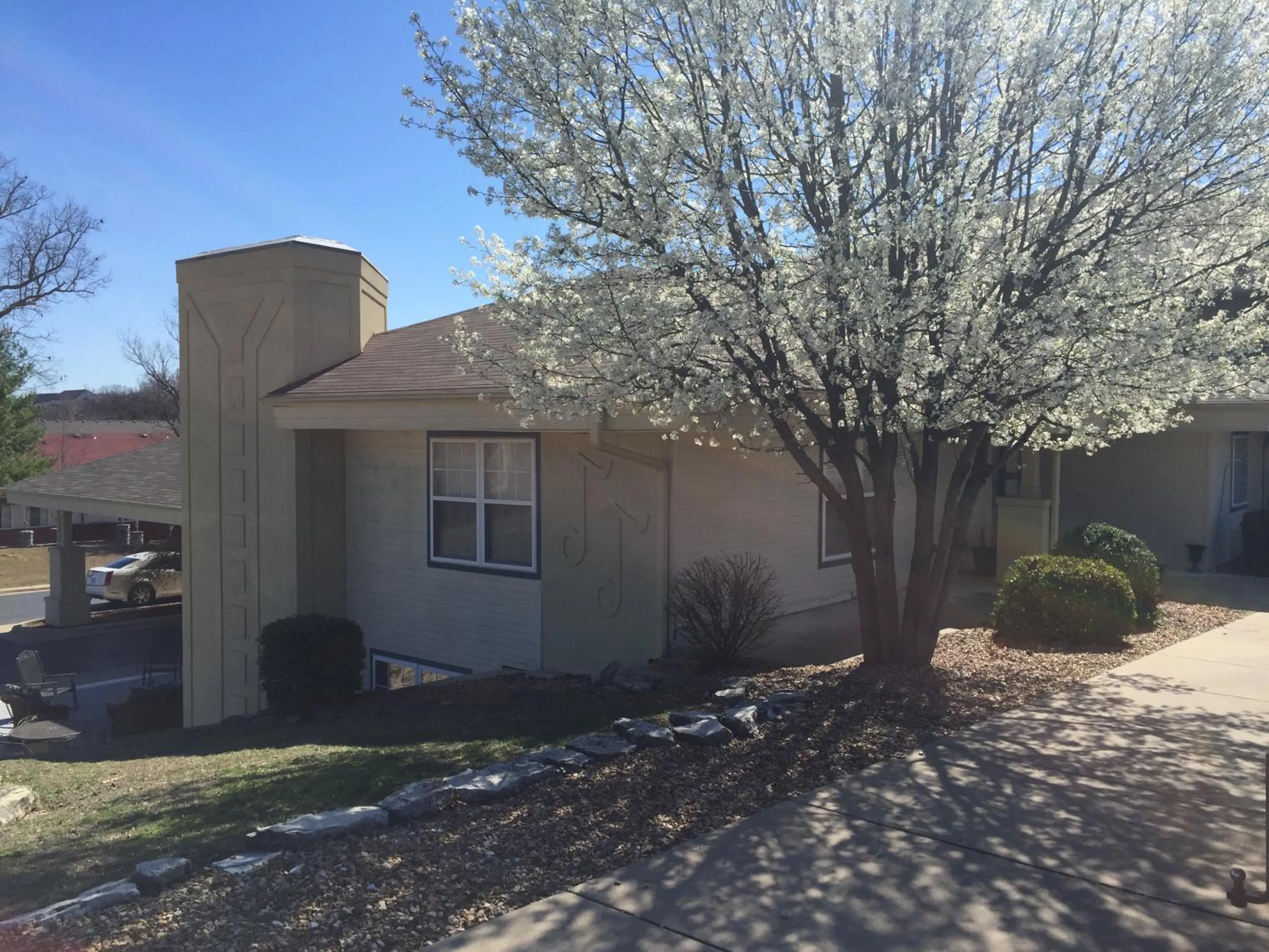 Bird's eye view in Docker's Inn