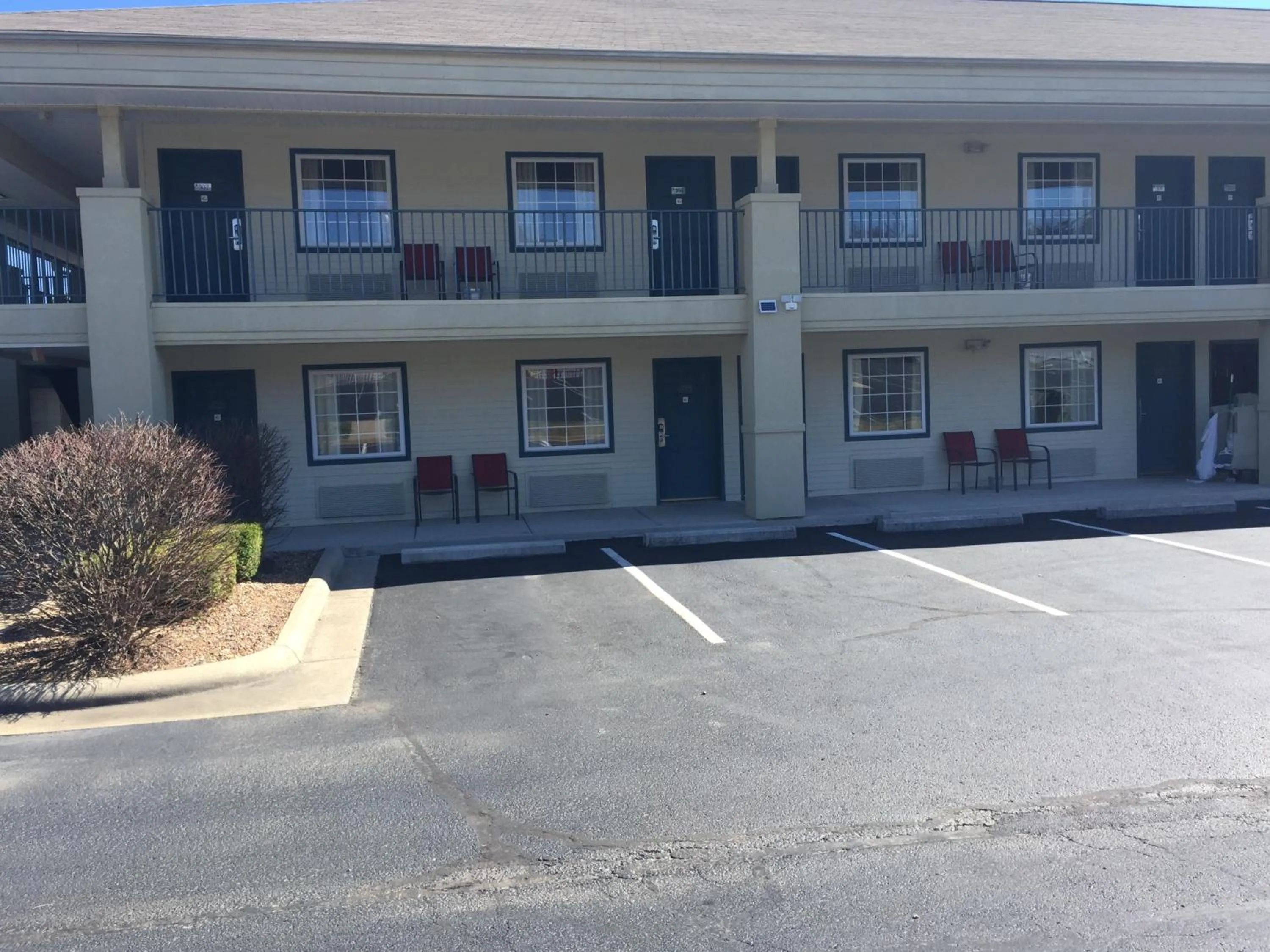 Facade/entrance in Docker's Inn