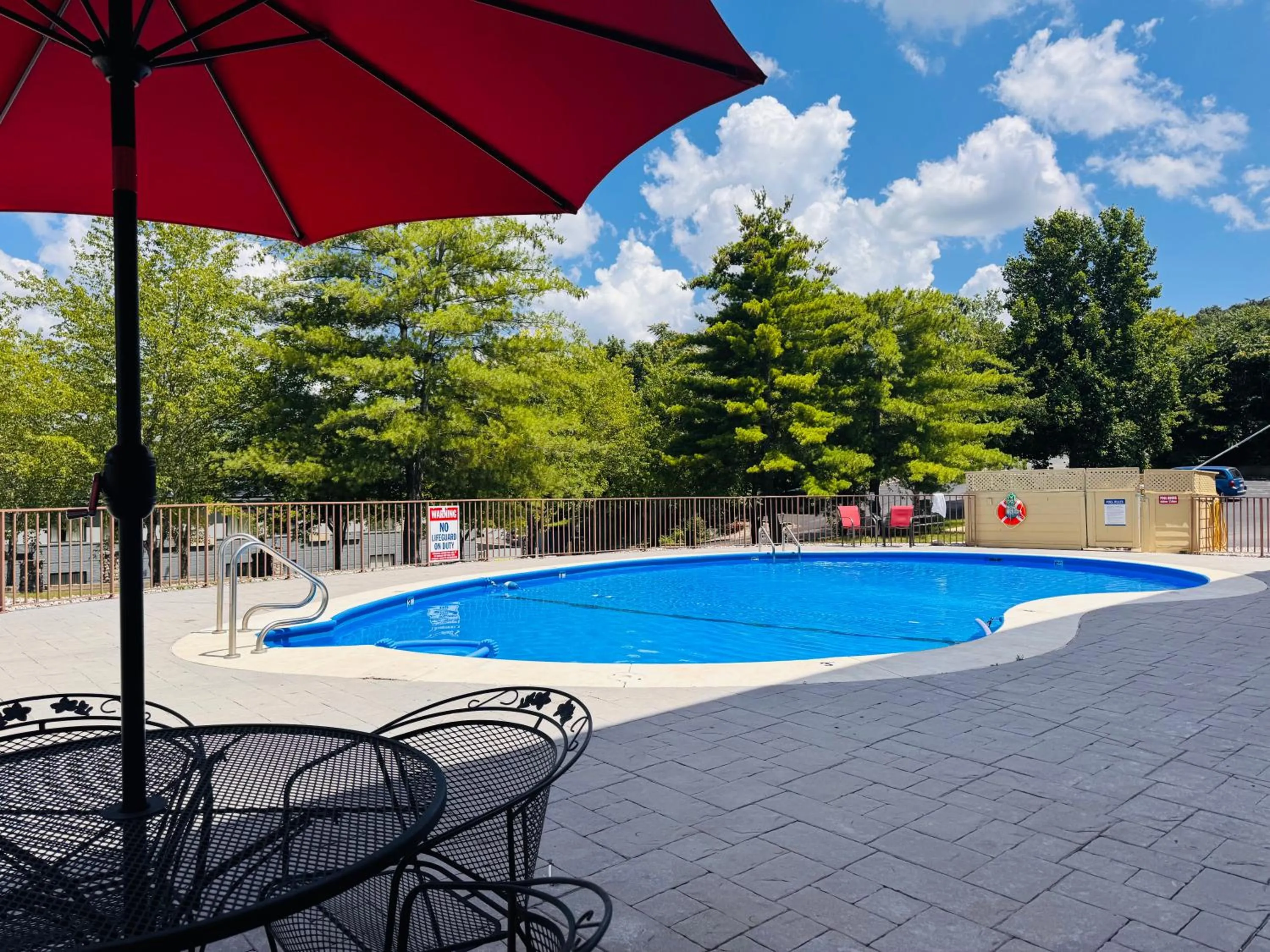 Swimming pool in Wander Inn