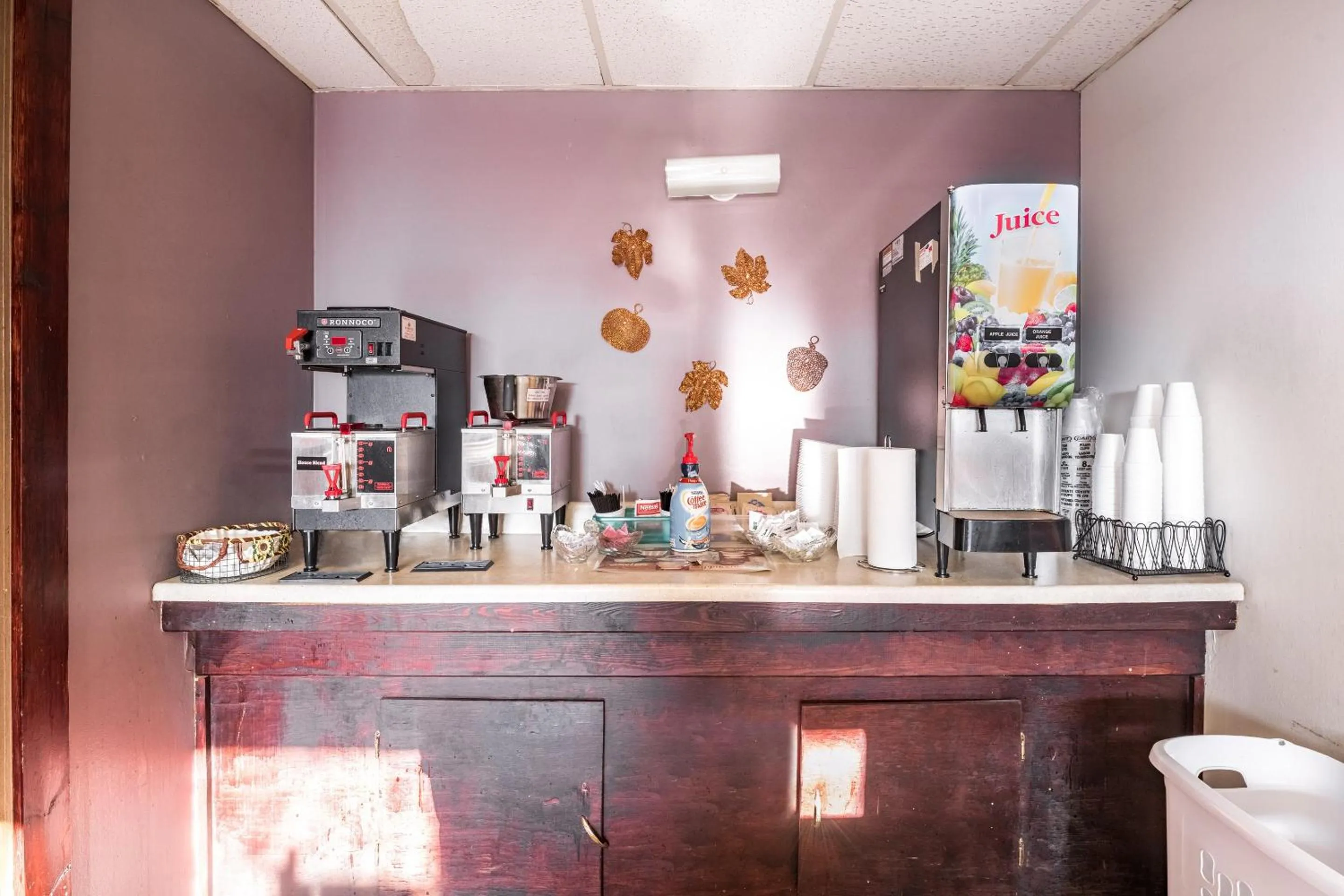 Kitchen or kitchenette in OYO Hotel Windmill Branson