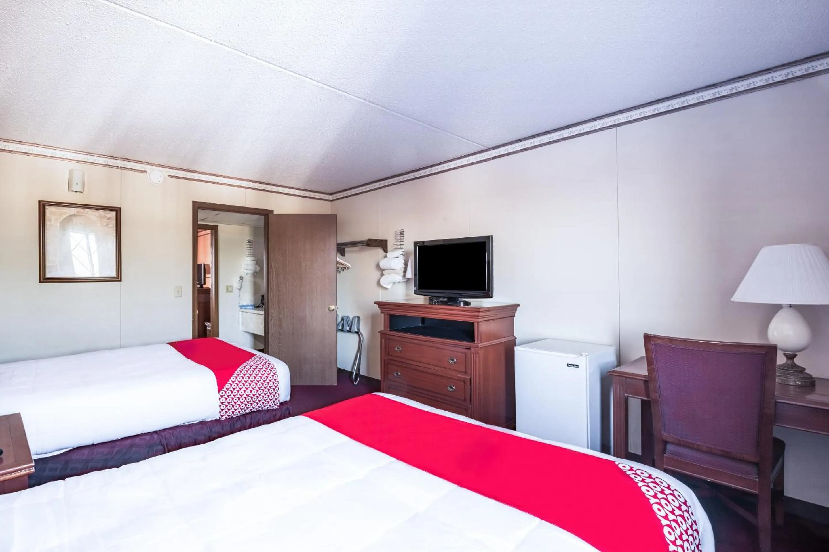 Bedroom in OYO Hotel Windmill Branson