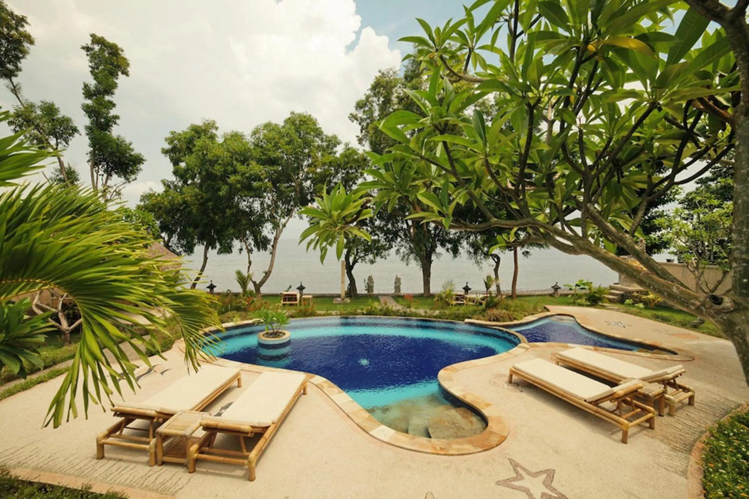 Swimming pool in Bali Dream House