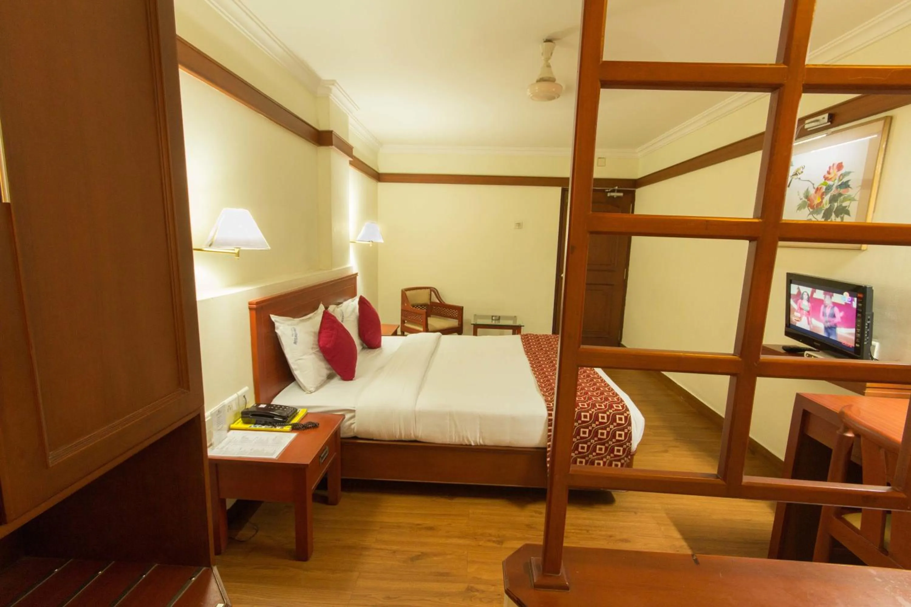 Seating area, Bed in Hotel Aiswarya