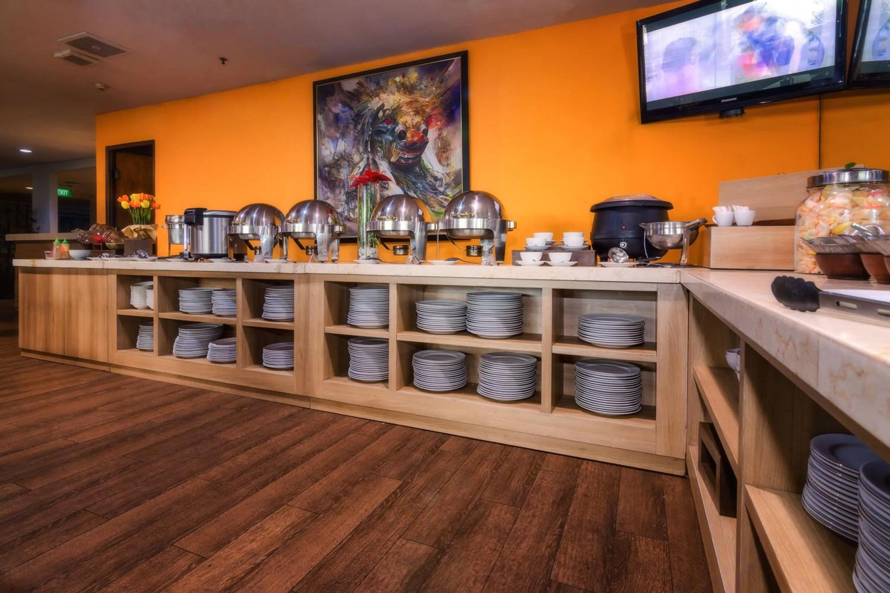 Restaurant/places to eat in The Square Surabaya Hotel