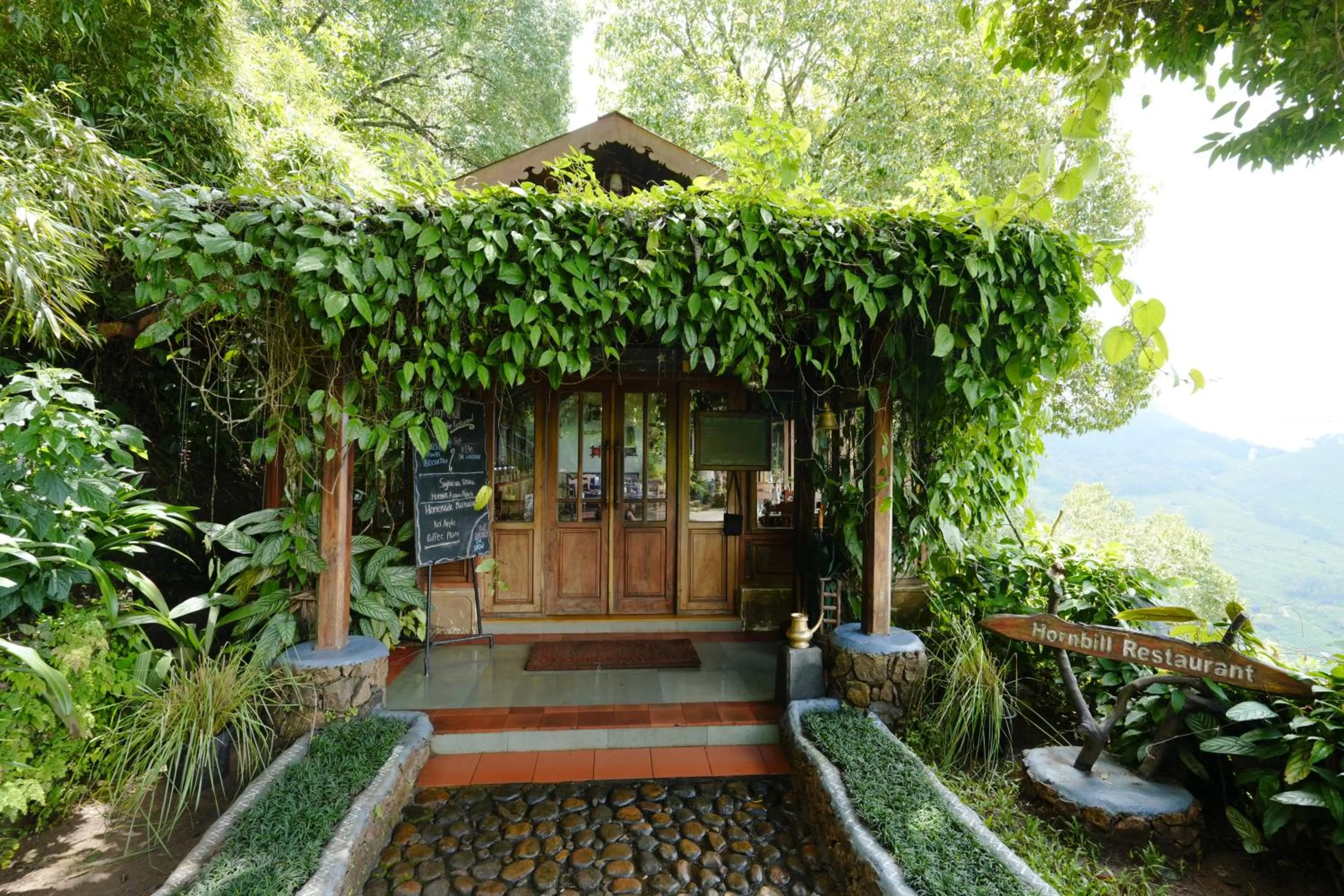 Restaurant/places to eat in Blackberry Hills Munnar Nature Resort & Spa