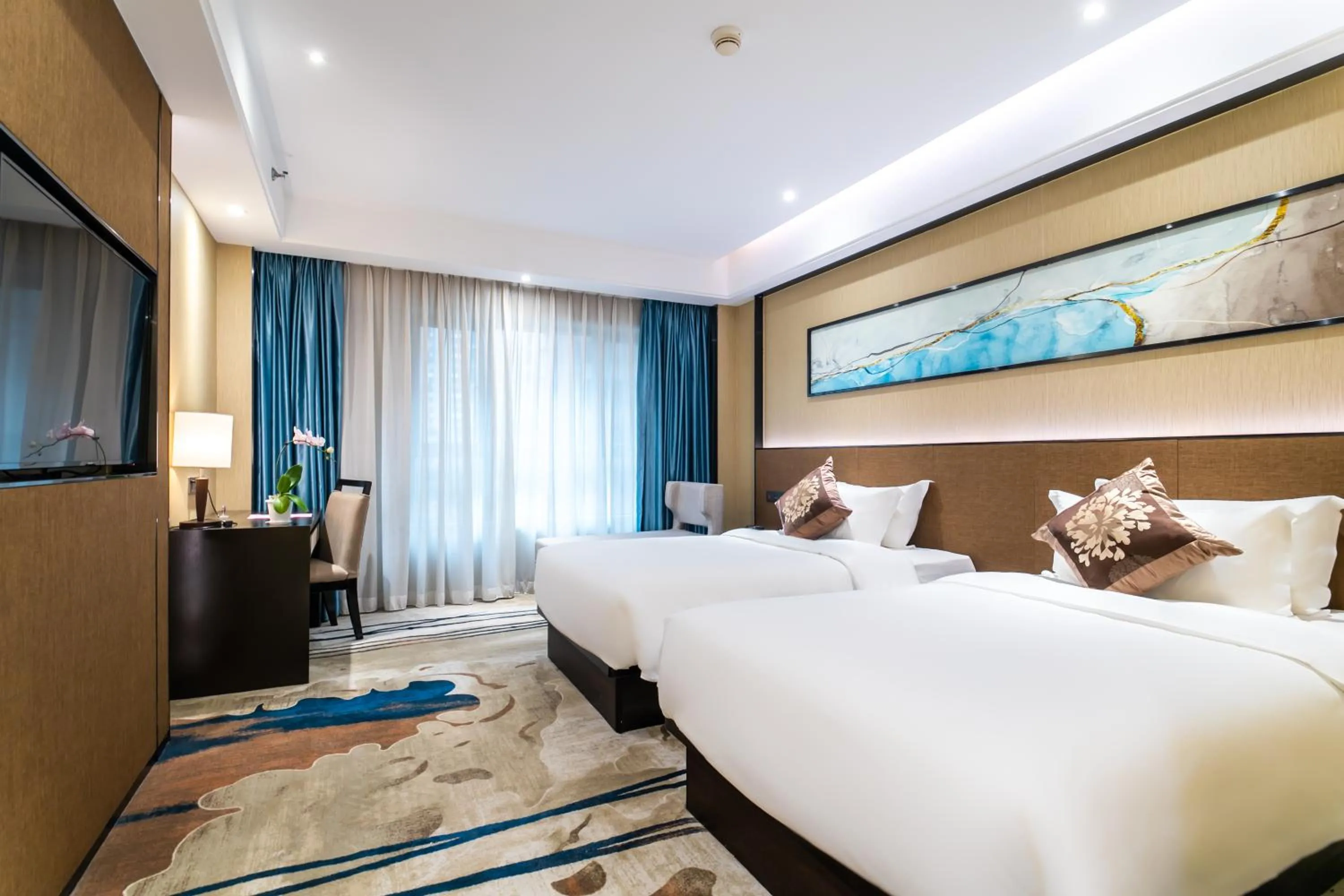 Bed in Landmark International Hotel