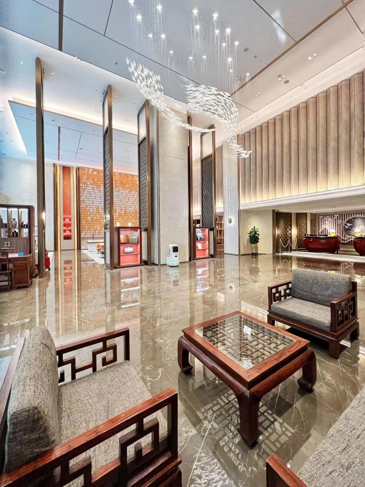 Lobby or reception in Landmark International Hotel