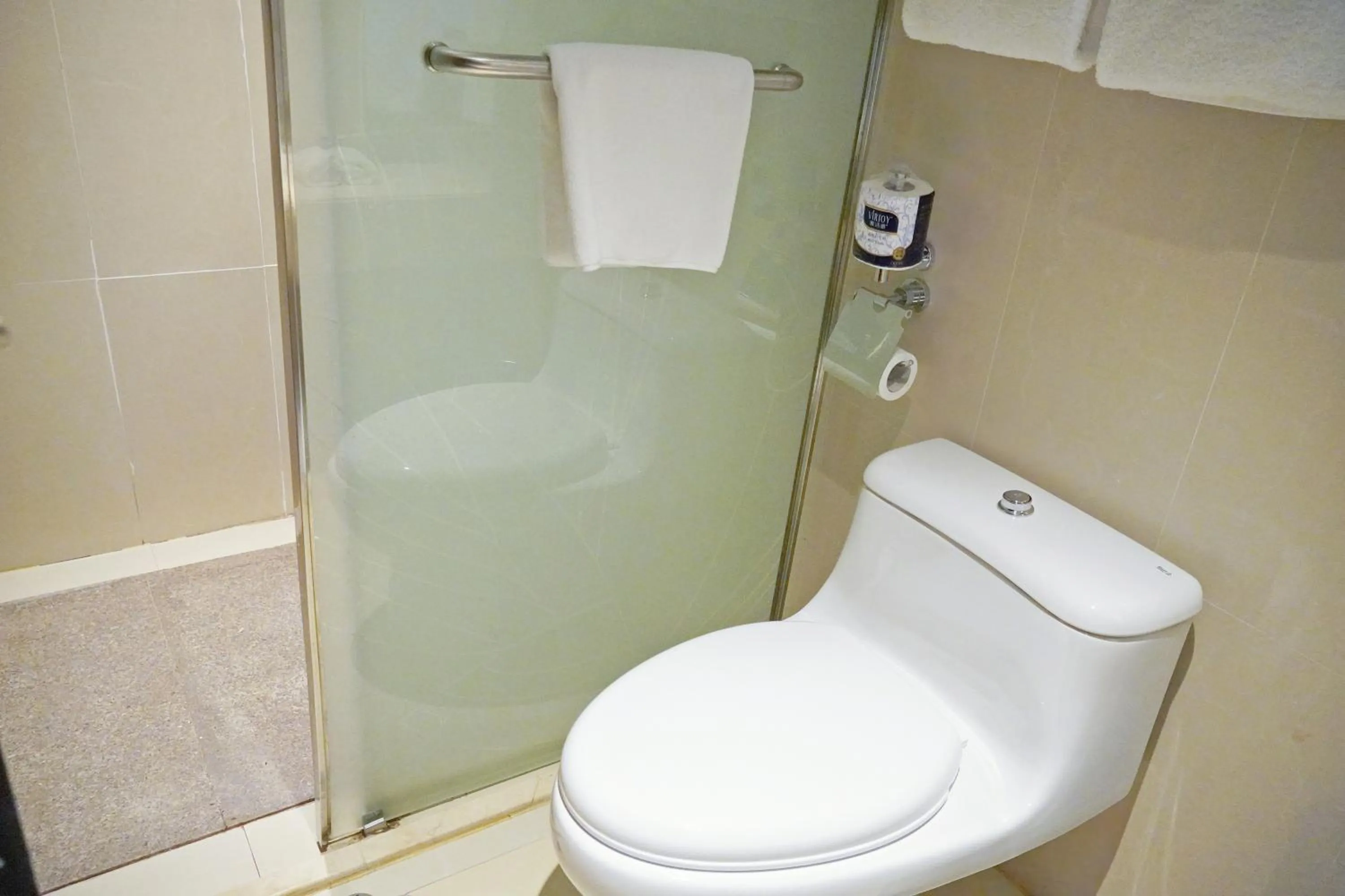 Superior Twin Room in Landmark International Hotel