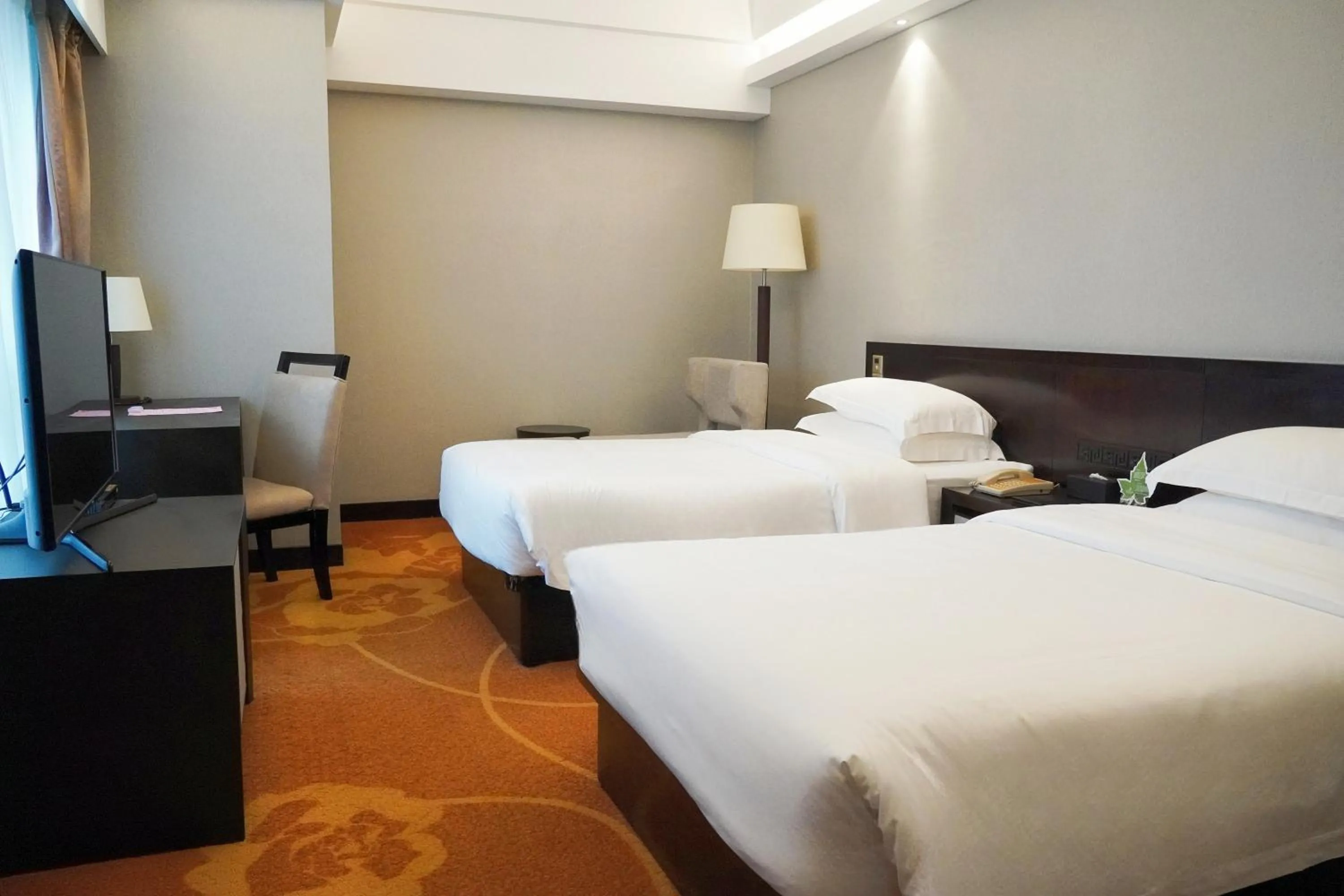 Standard Twin Room in Landmark International Hotel