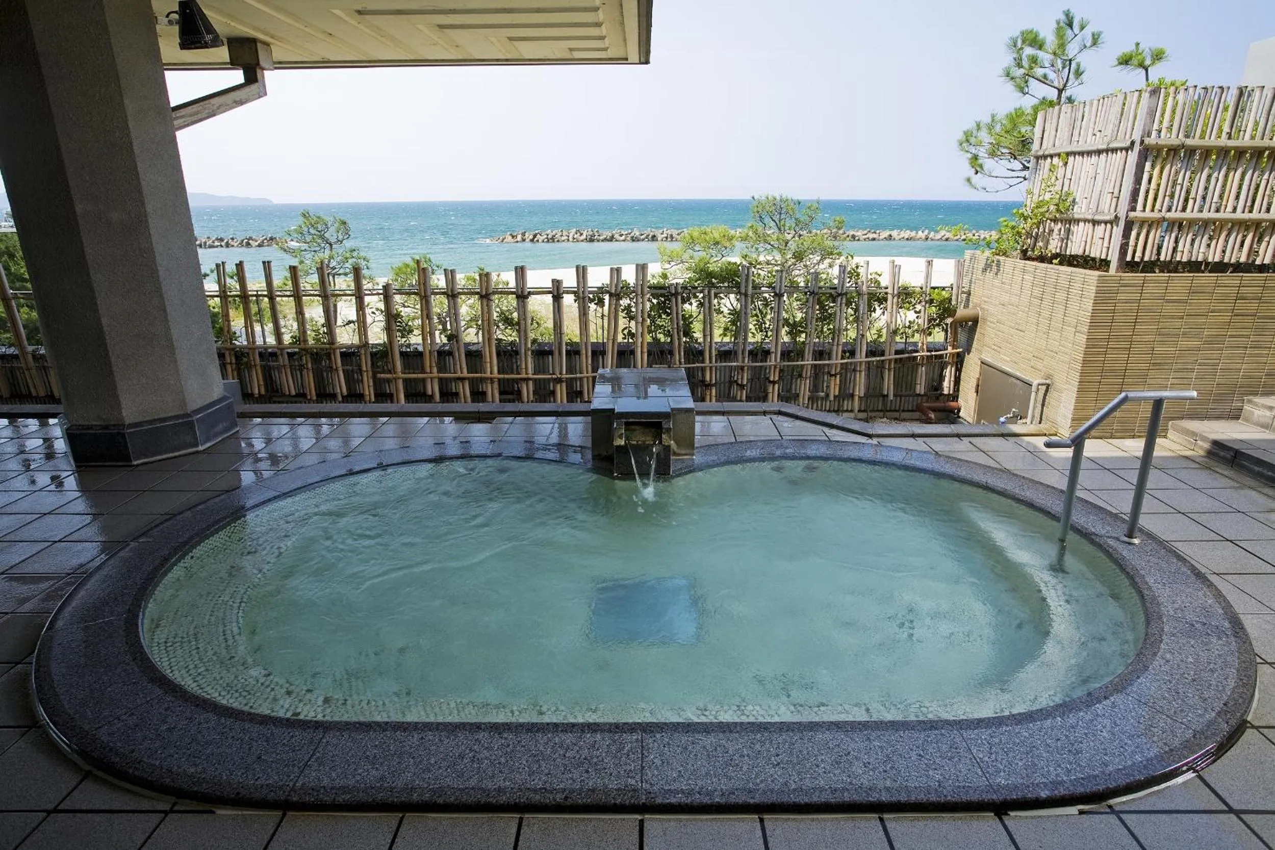 Open Air Bath in Kaike Grand Hotel Tensui