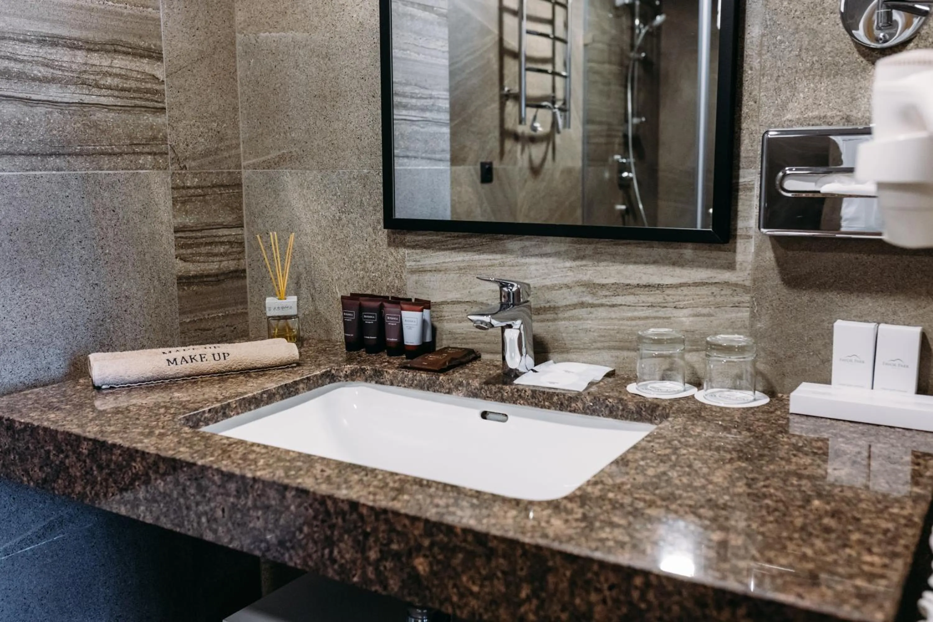 Shower in Favor Park Hotel