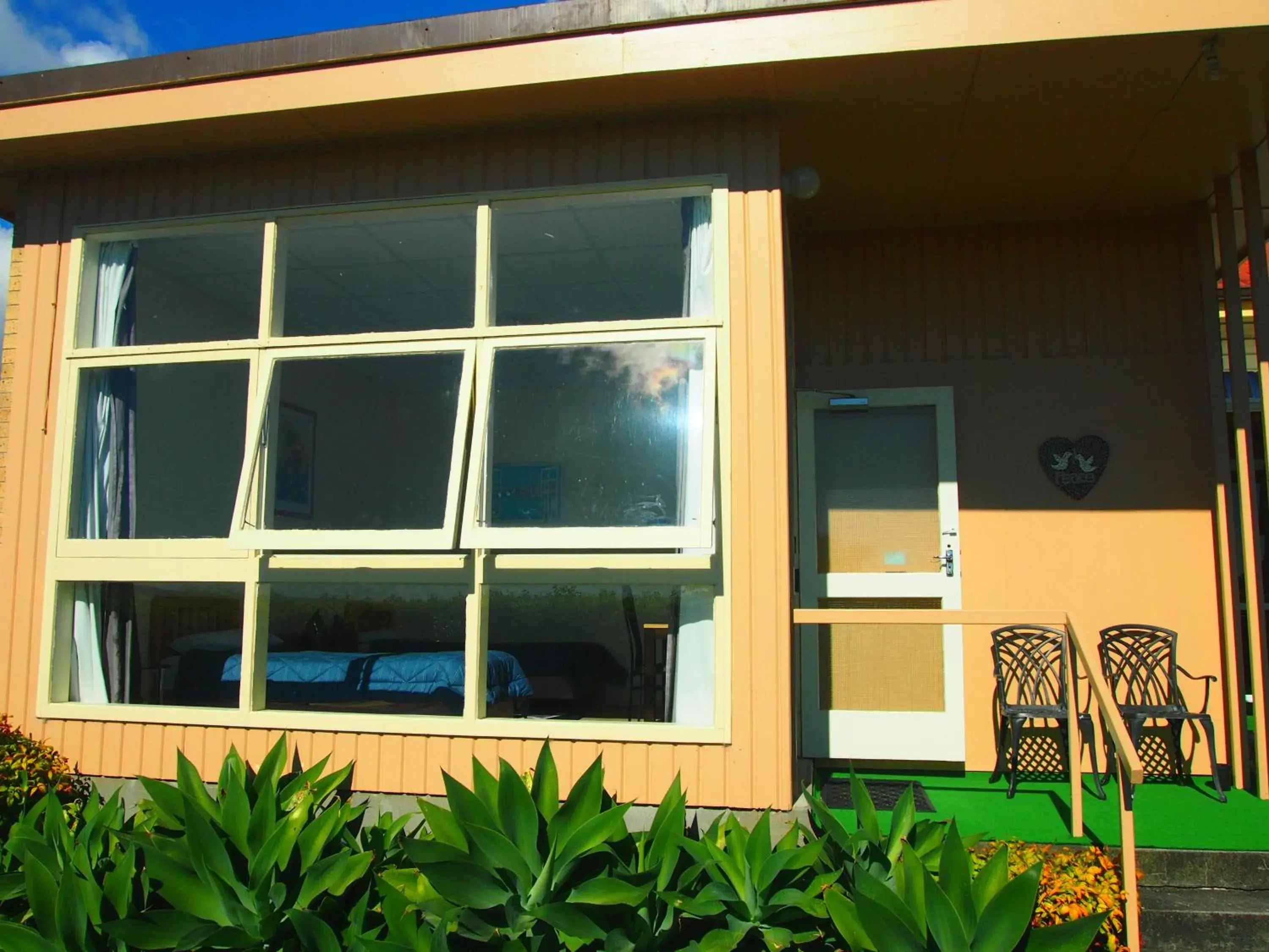 Family One-Bedroom Unit with Lake View in Manor Views NZ Family One-Bedroom Unit with Lake View in Manor Views NZ