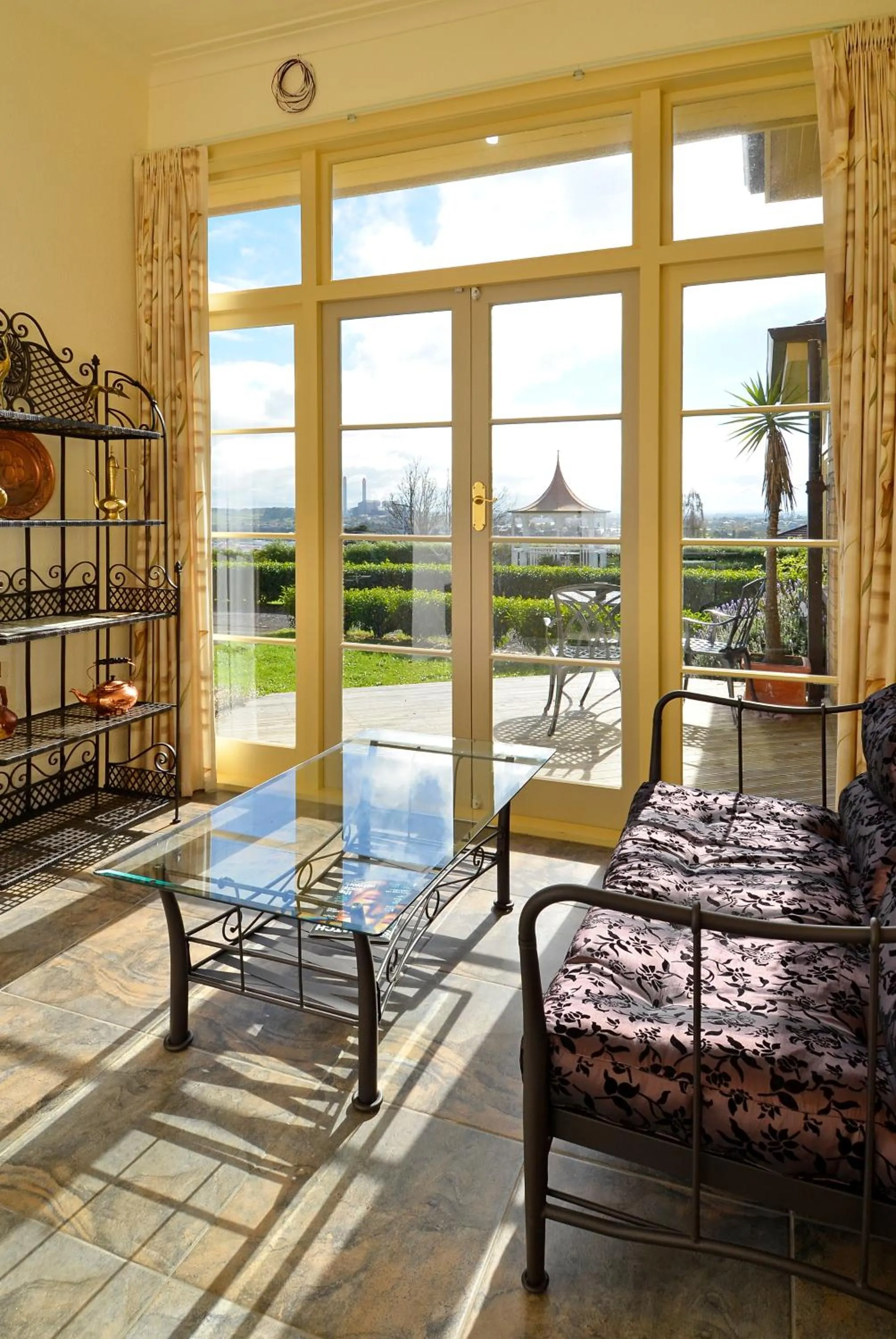 Kitchen or kitchenette in Manor Views NZ