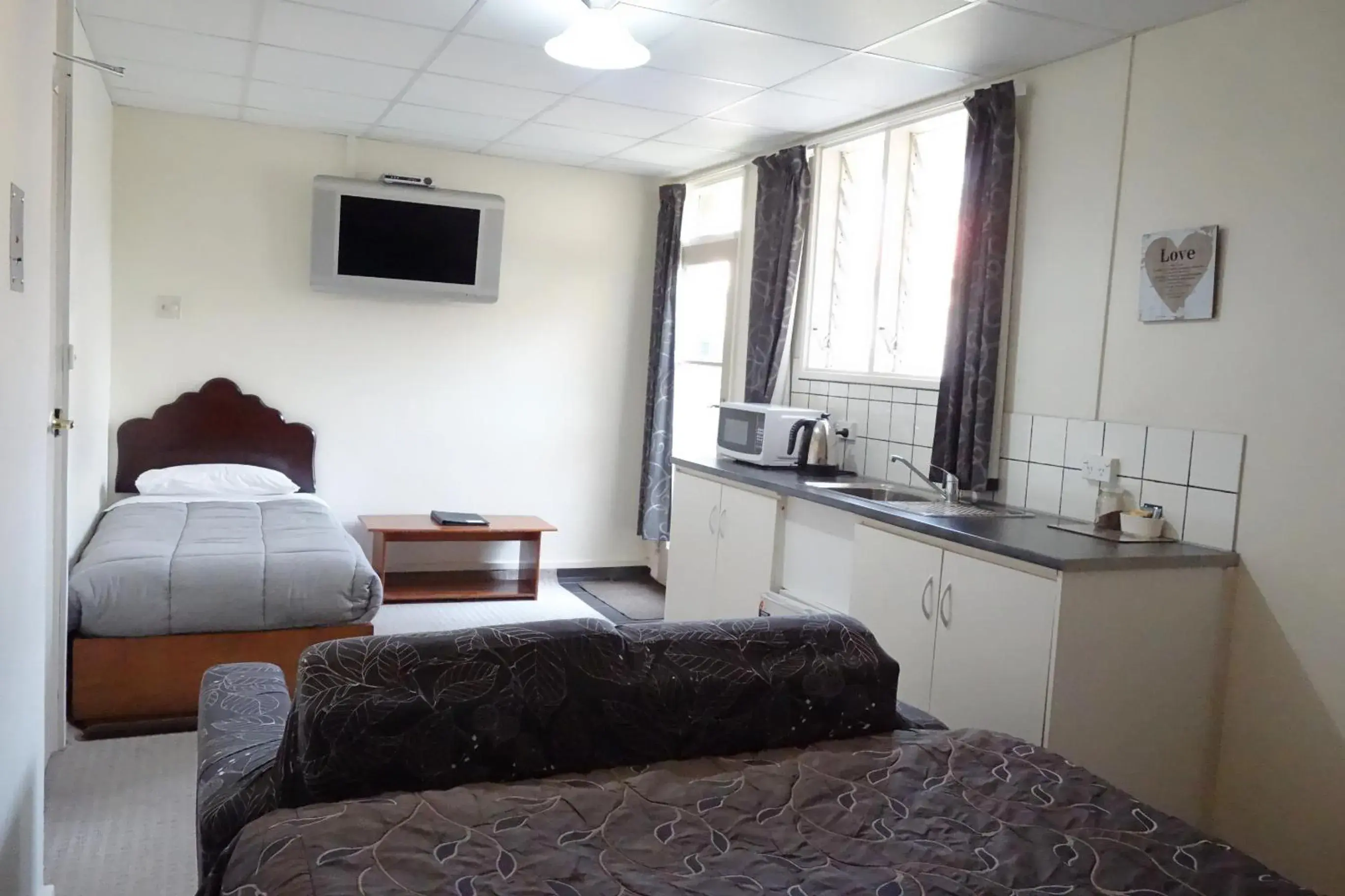 Budget Double Room in Manor Views NZ Budget Double Room in Manor Views NZ