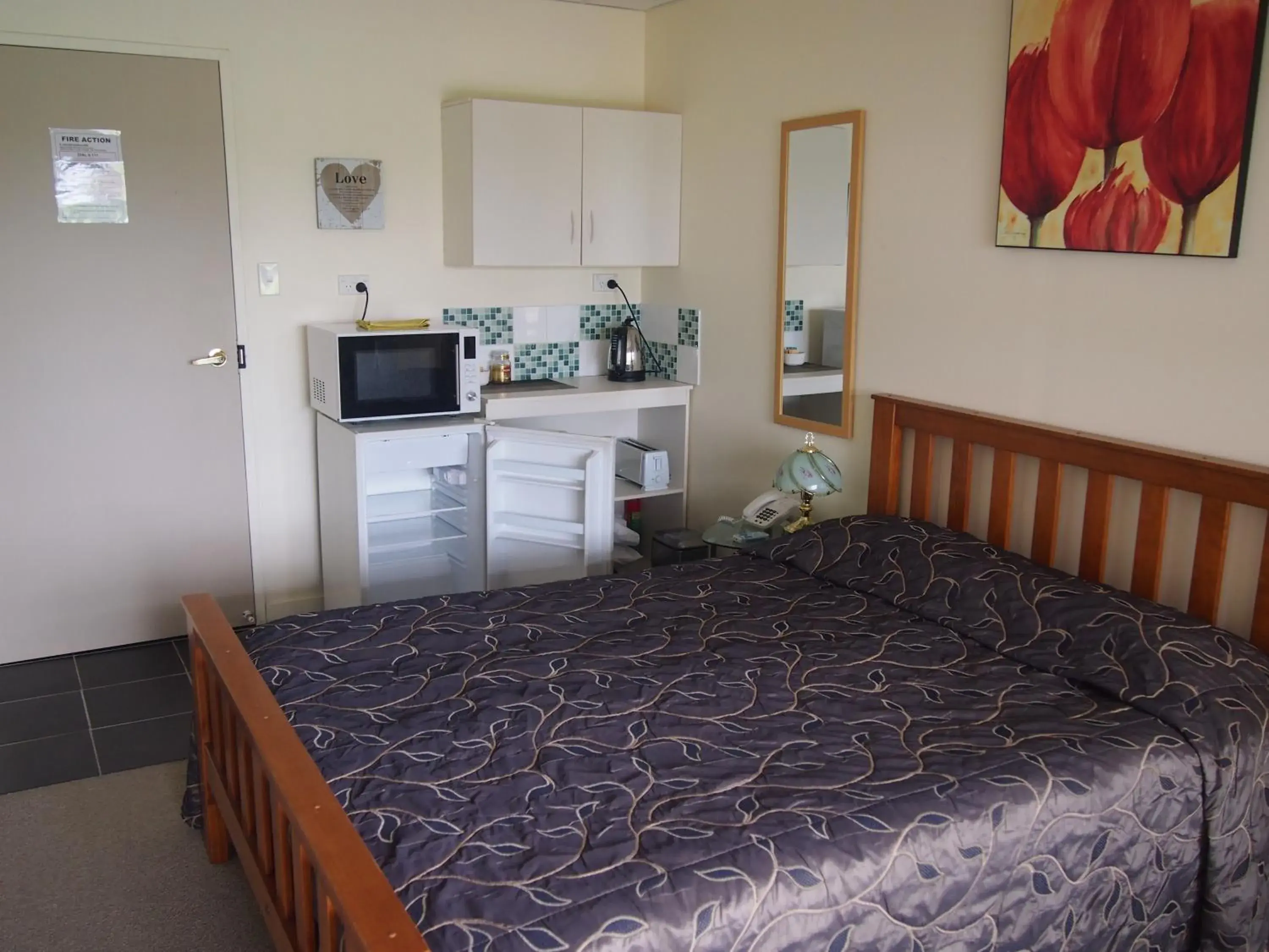 Standard Queen Room in Manor Views NZ Standard Queen Room in Manor Views NZ