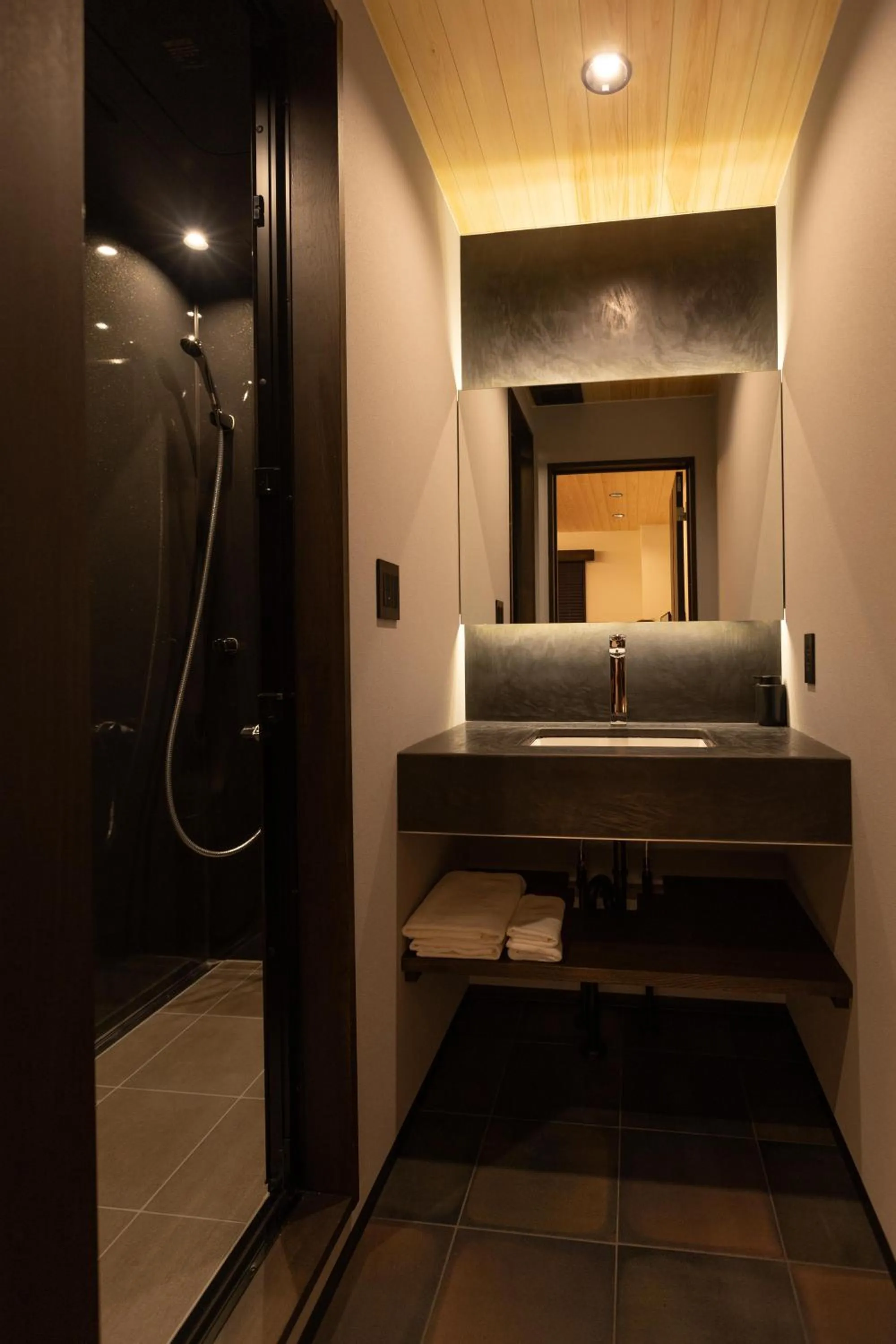 Photo of the whole room in Shirakaba