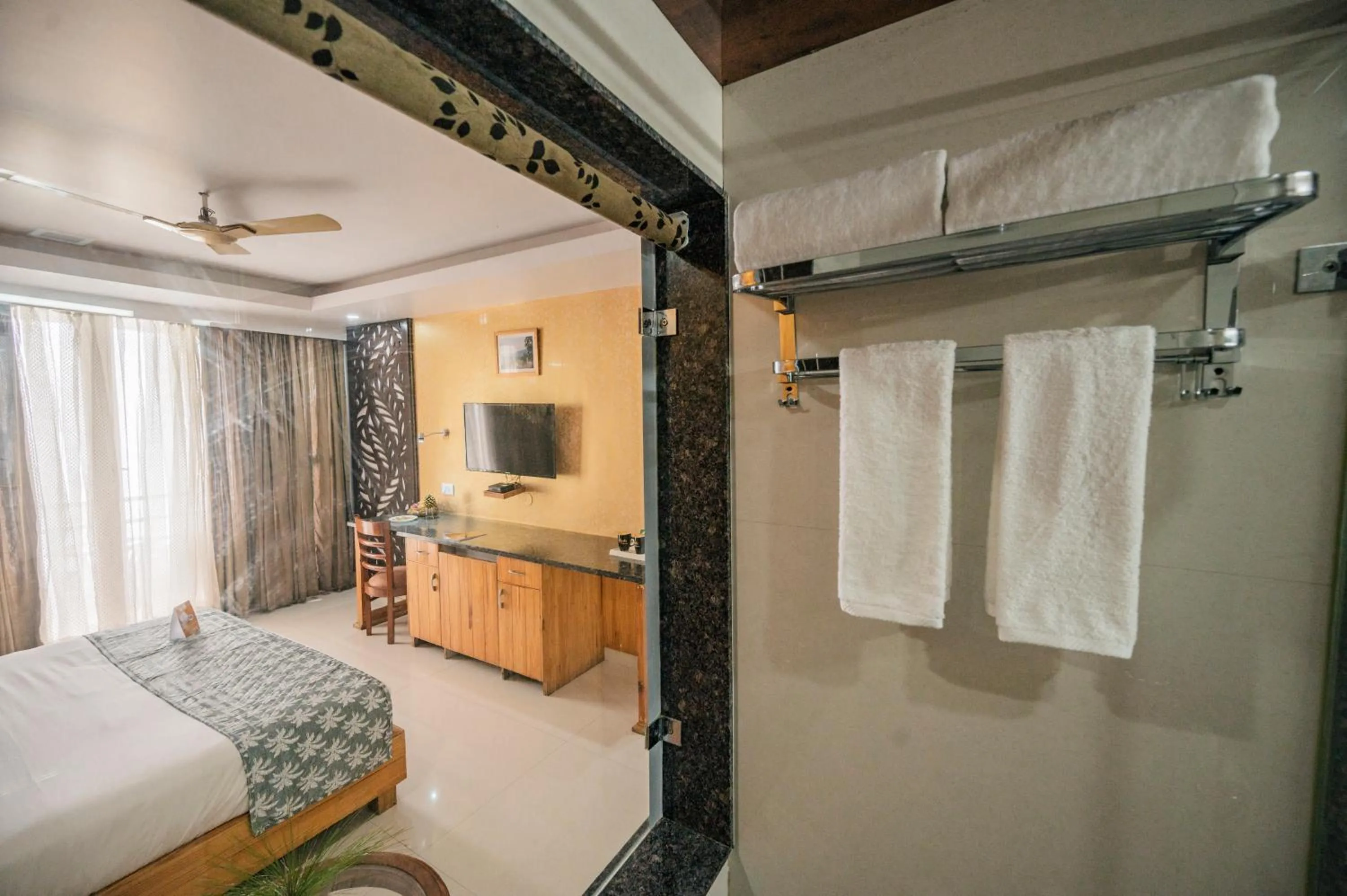 Bathroom, Bed in Clarks Collection Lansdowne