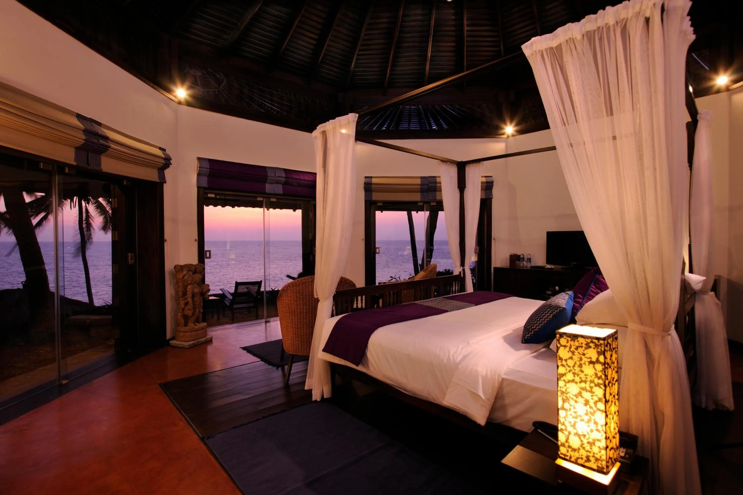Bed in Niraamaya Wellness Retreats, Surya Samudra, Kovalam