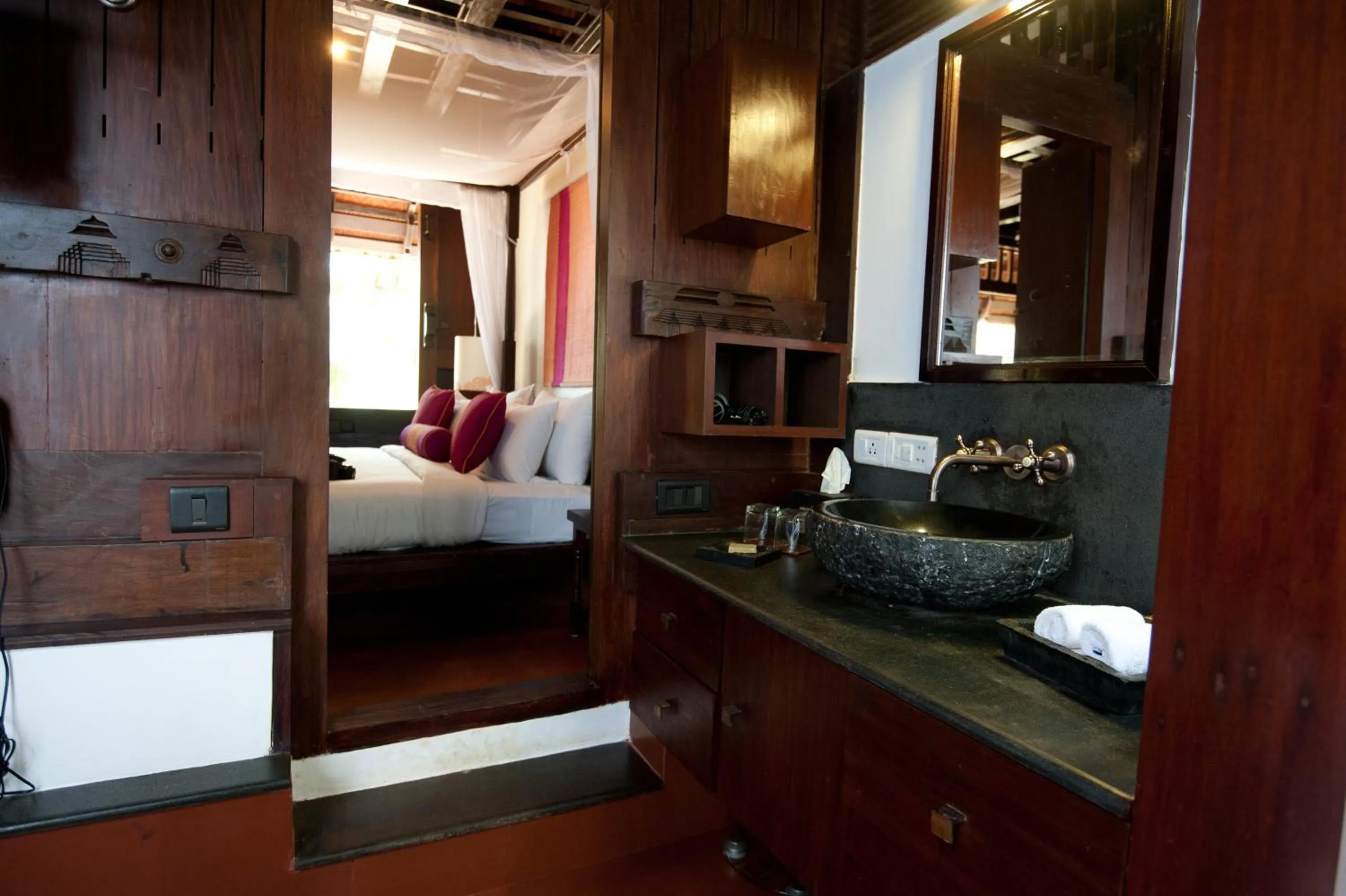 Bathroom, Bed in Niraamaya Wellness Retreats, Surya Samudra, Kovalam