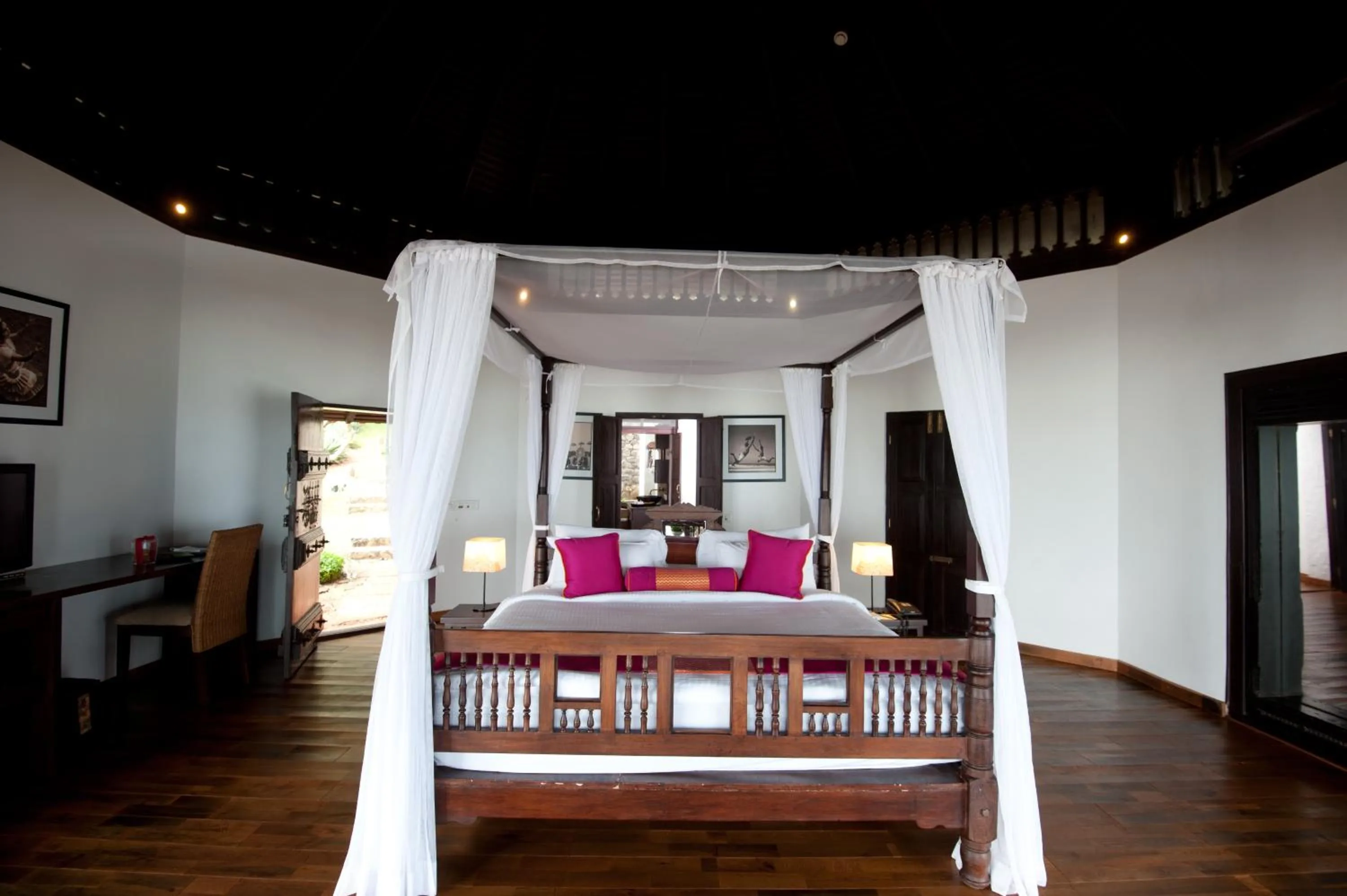 Bed in Niraamaya Wellness Retreats, Surya Samudra, Kovalam