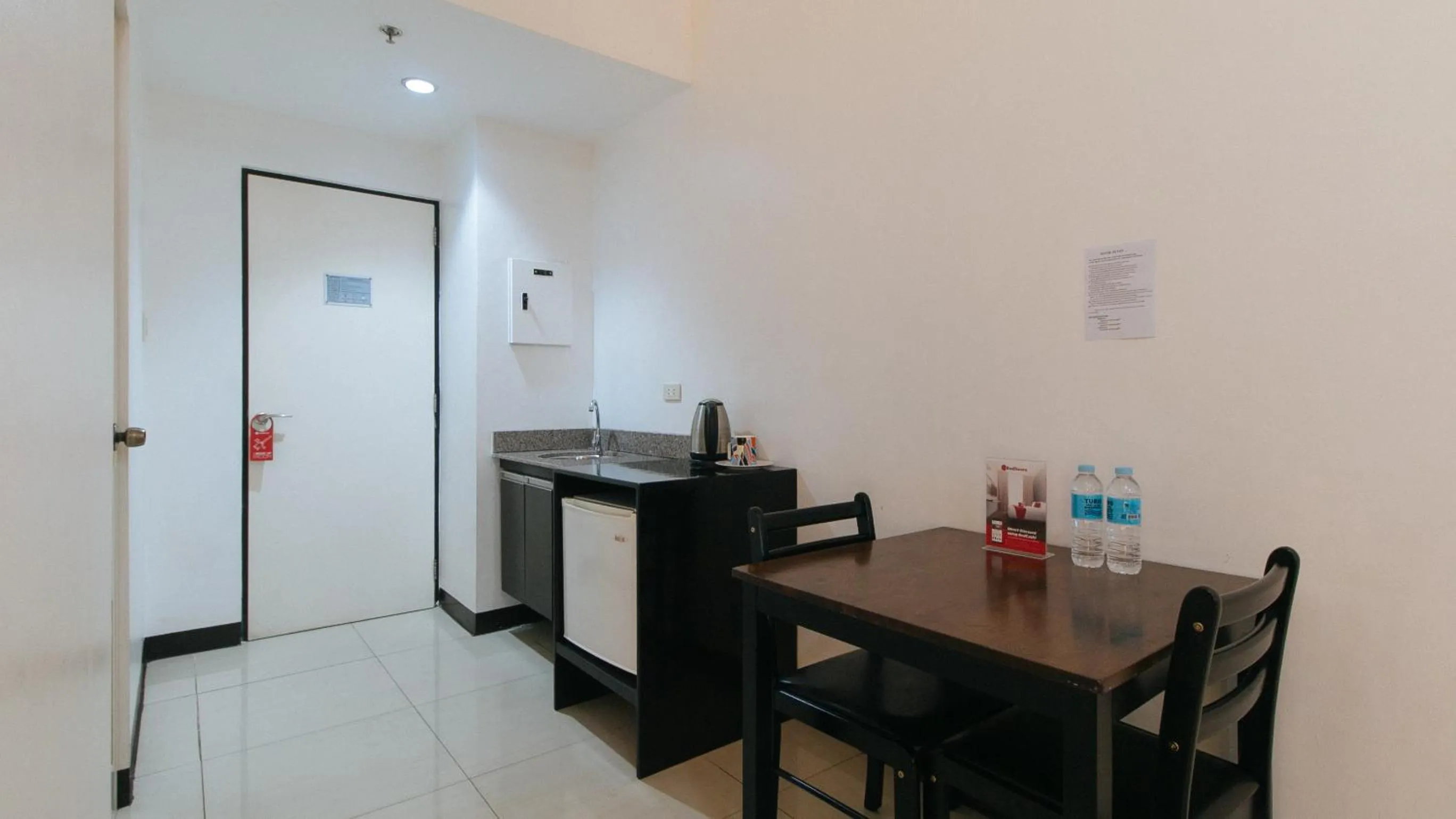 Dining area in RedDoorz Plus at Banawe Quezon City
