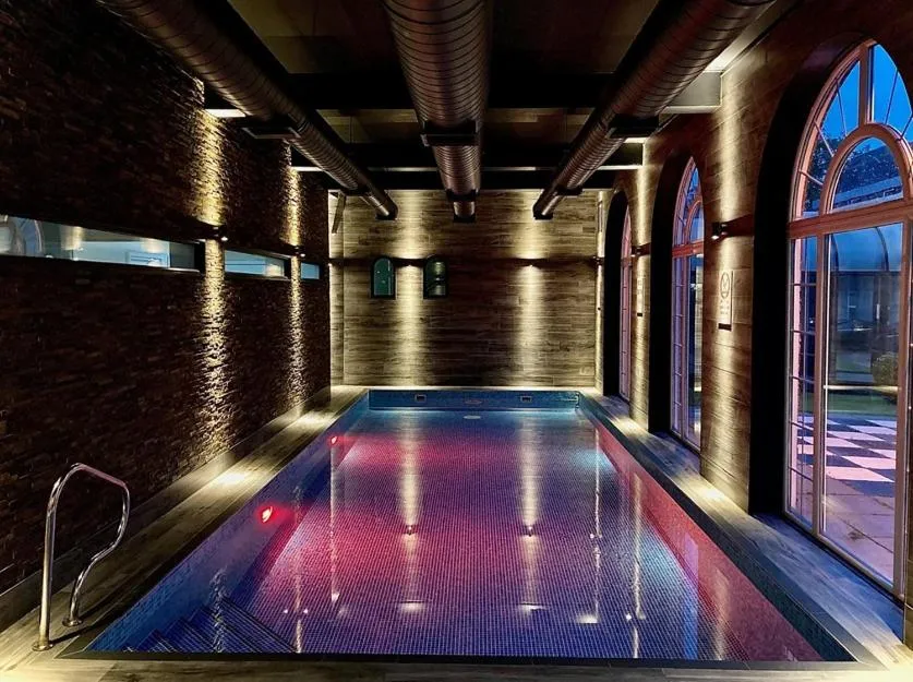 Swimming pool in Blackwell Grange Hotel