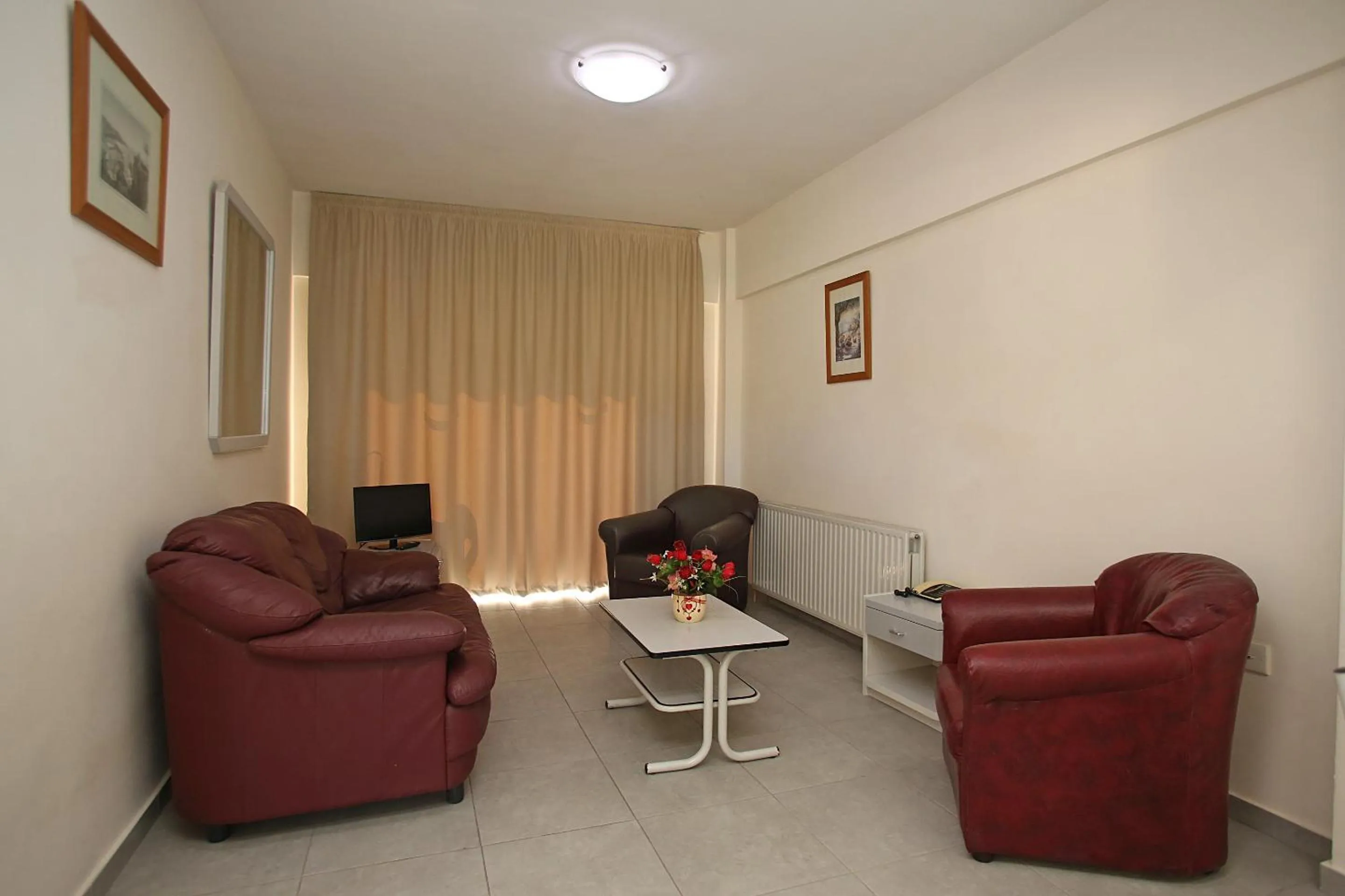 TV and multimedia in Sunquest Gardens Holiday Resort