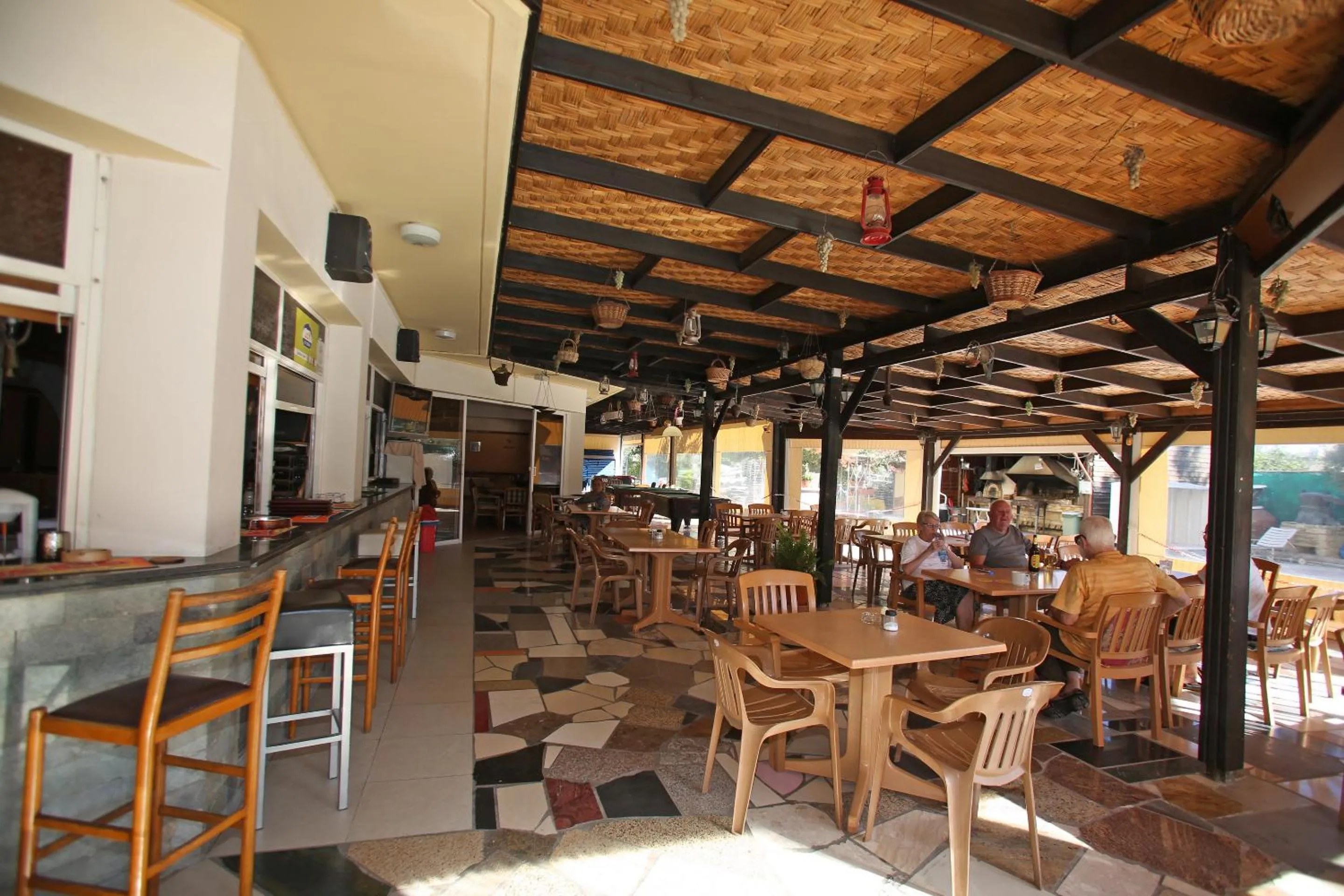 Restaurant/places to eat in Sunquest Gardens Holiday Resort