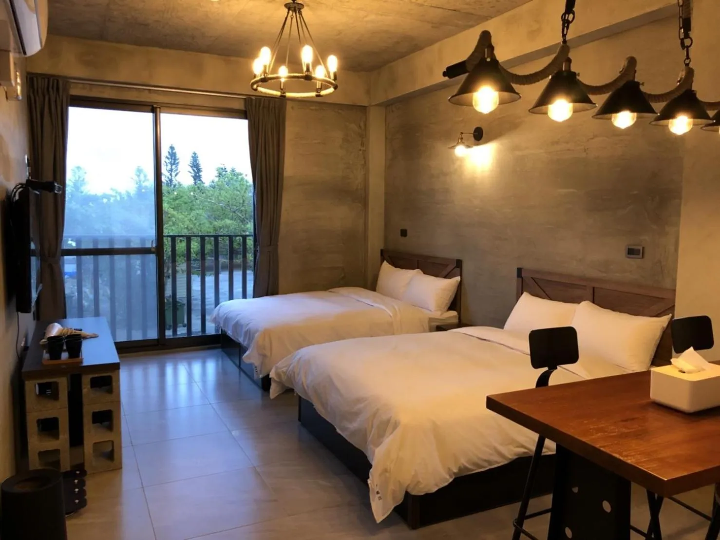 Photo of the whole room, Bed in Kenting Peninsula Inn