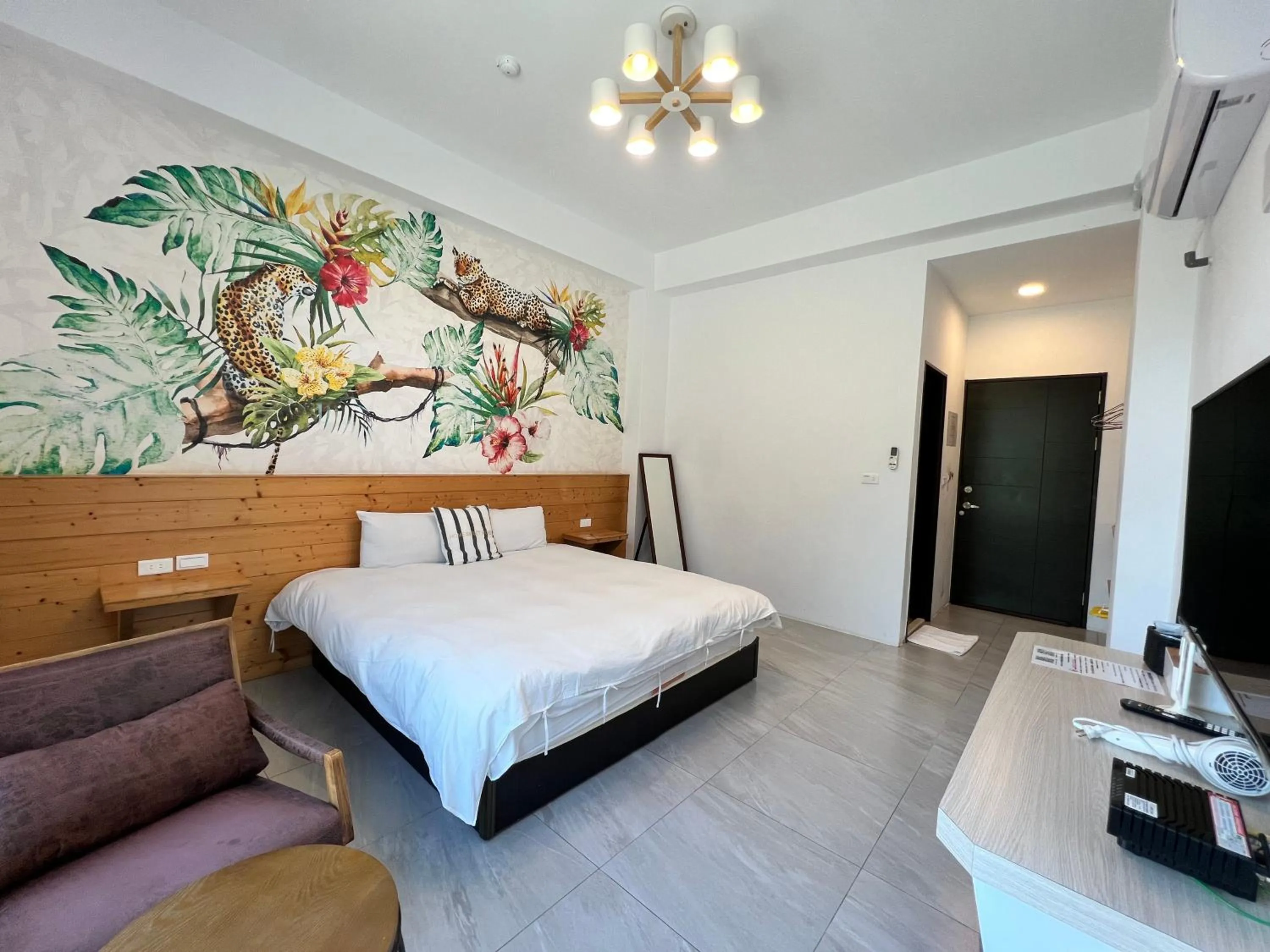 Photo of the whole room, Bed in Kenting Peninsula Inn