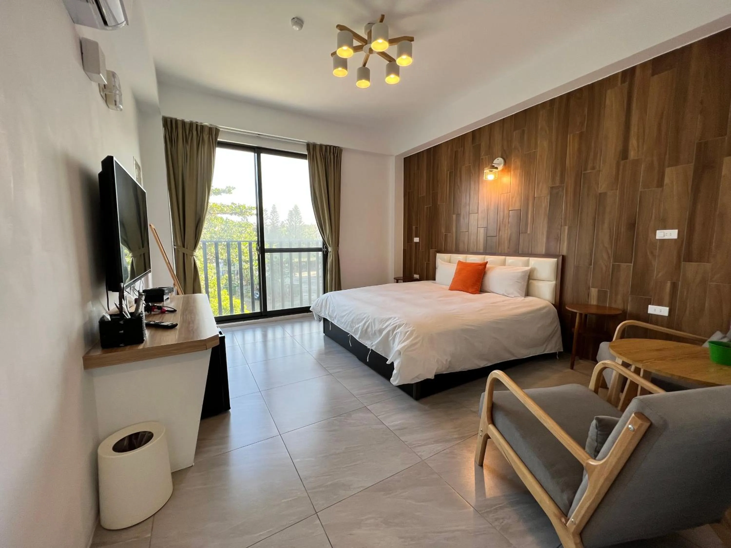 Photo of the whole room, Bed in Kenting Peninsula Inn