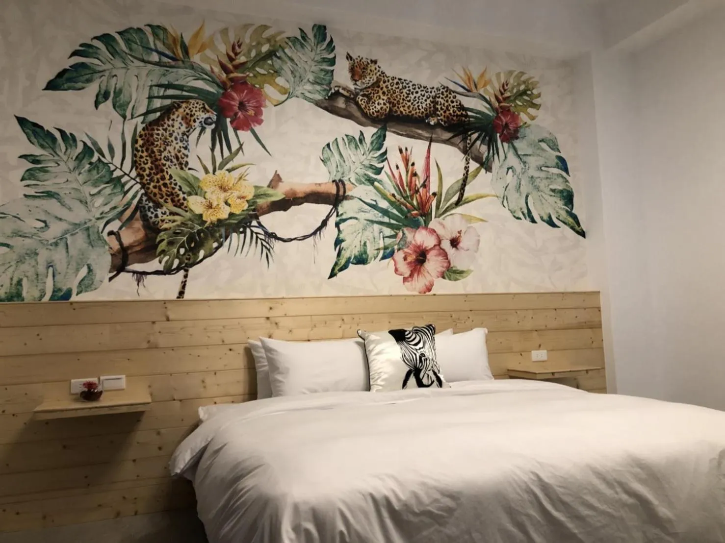 Decorative detail, Bed in Kenting Peninsula Inn