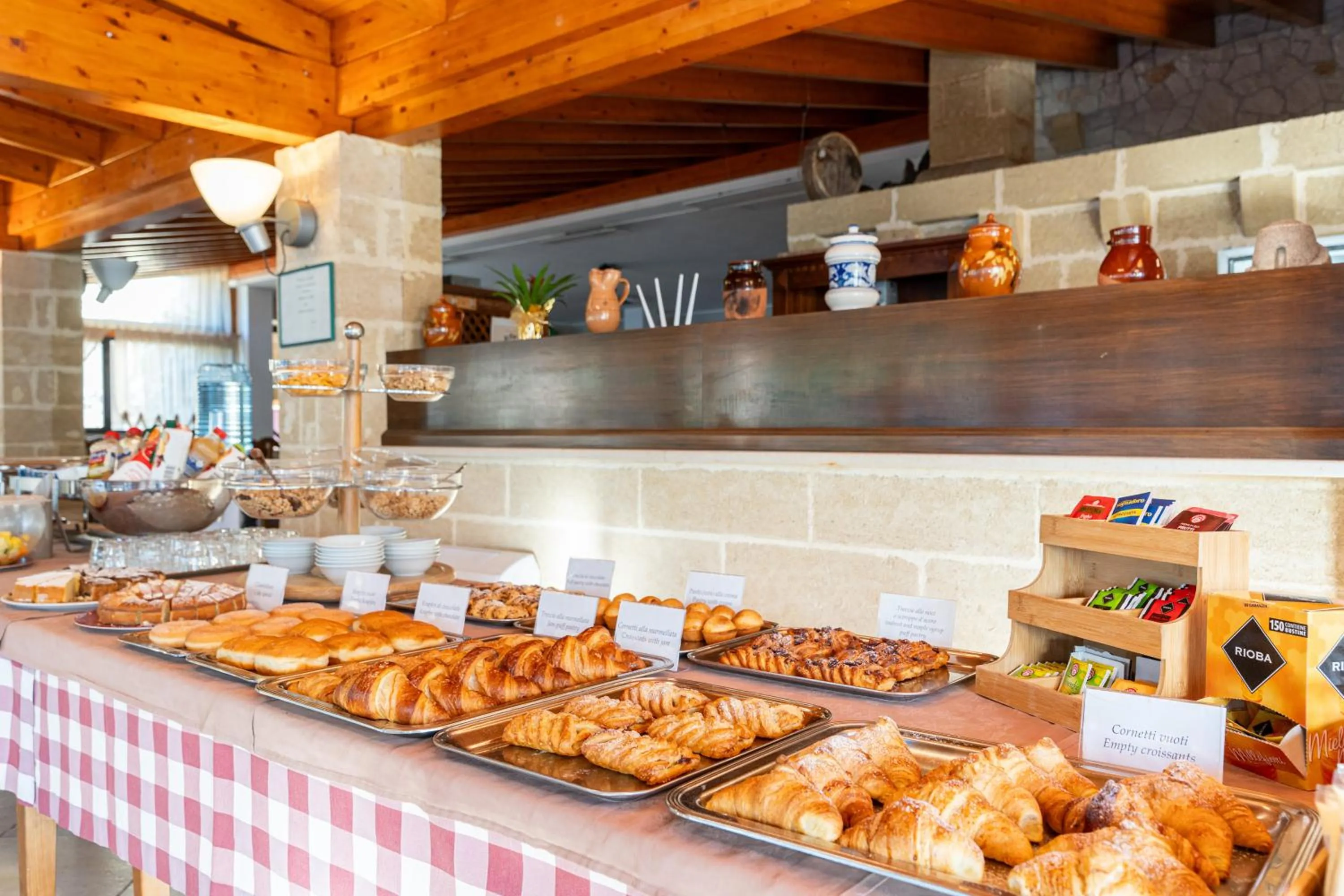 Buffet breakfast in Hotel Masseria Le Pajare