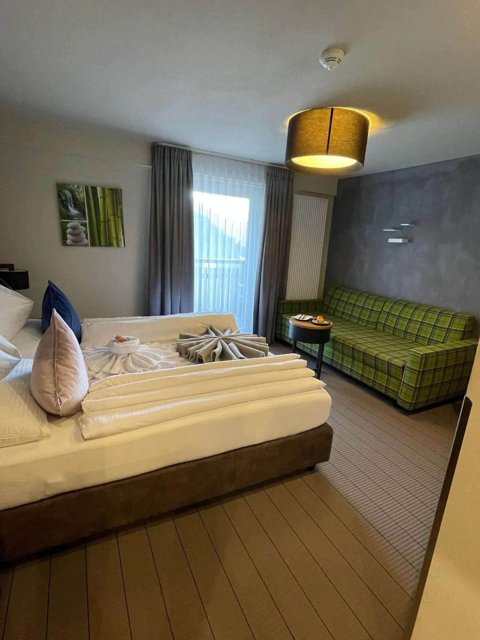 Photo of the whole room, Bed in Boutique Hotel die Mittagspitze Superior