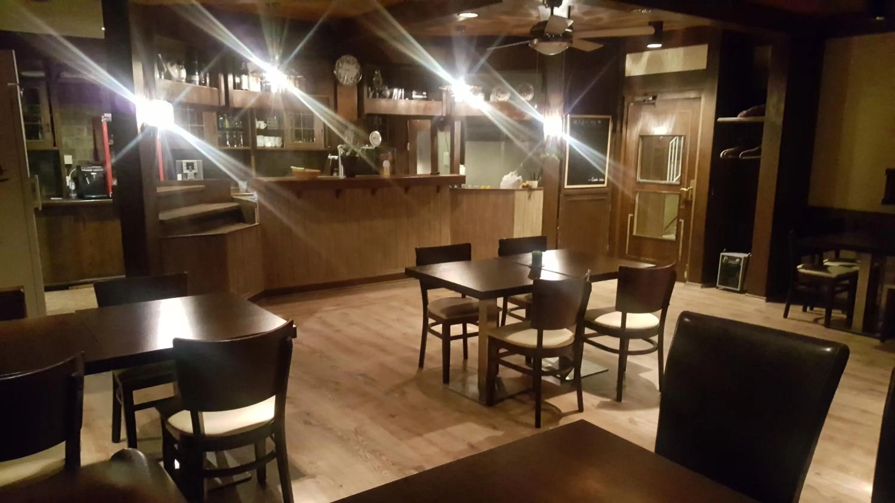 Restaurant/places to eat in Hotel Gaya