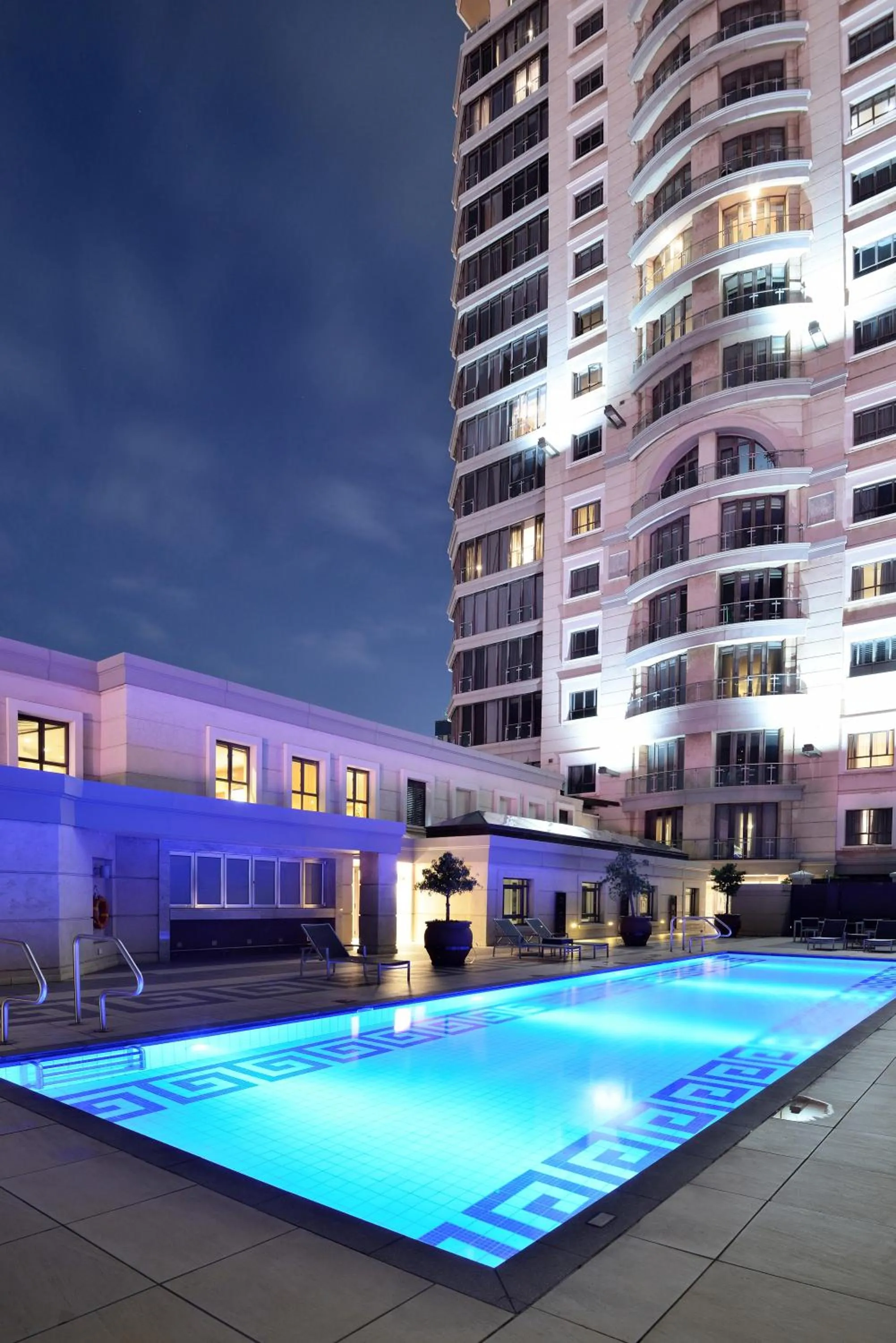 Swimming pool in The Michelangelo Towers