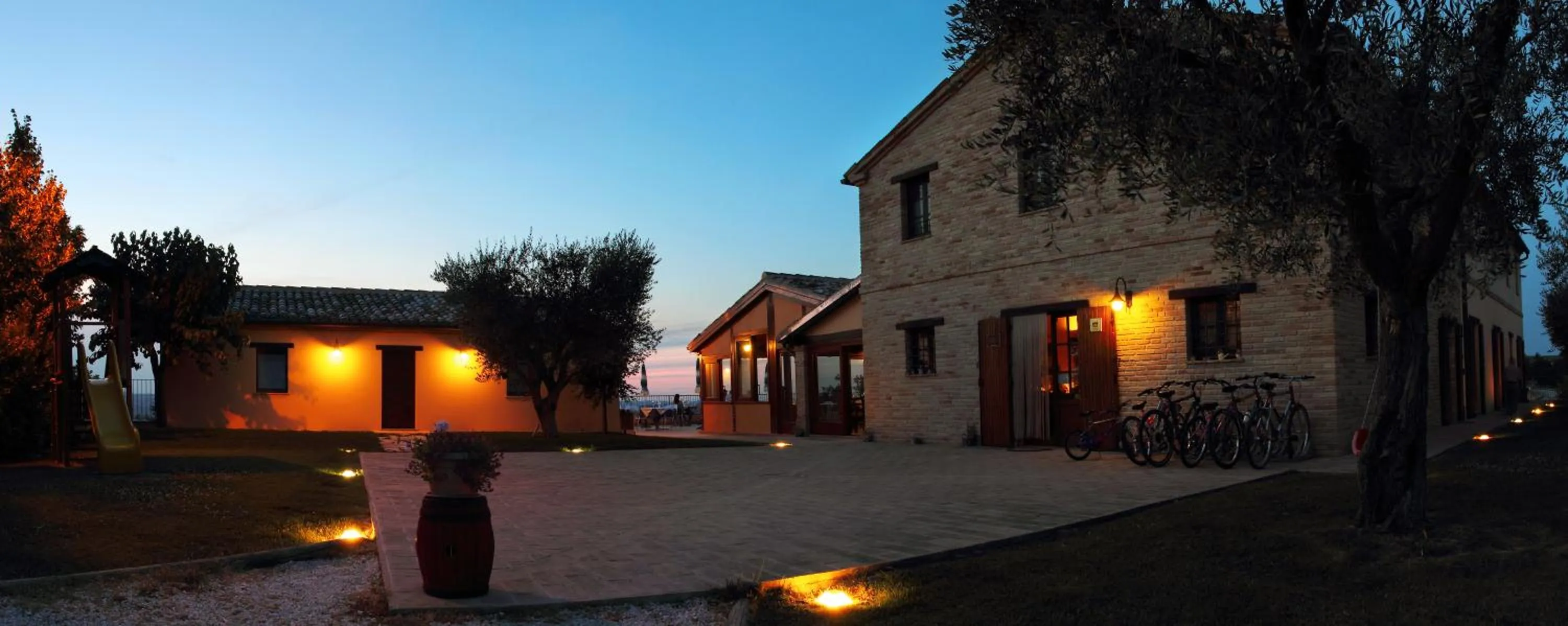 Facade/entrance in Cadabò