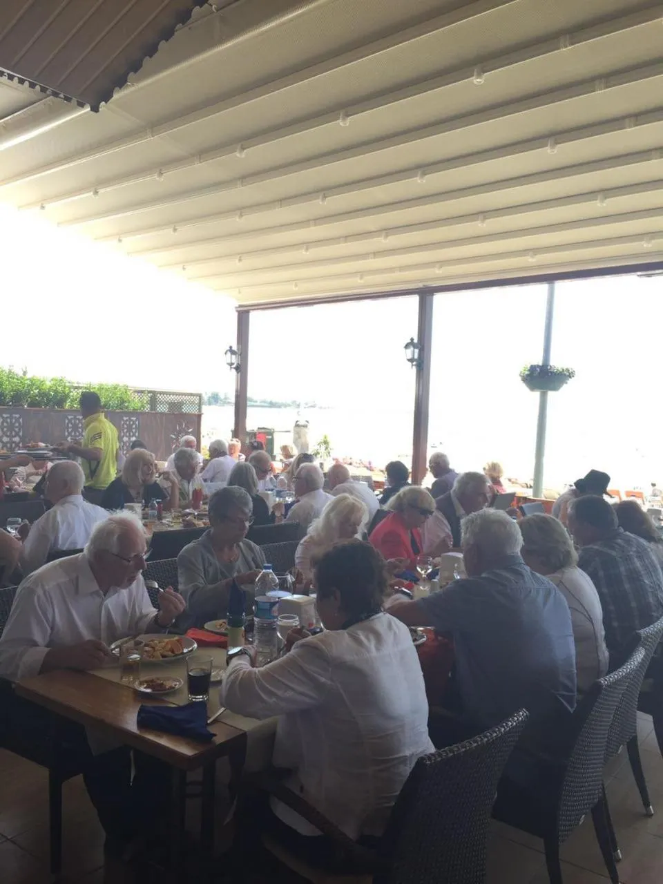 Restaurant/places to eat in Sun Flower Apart Hotel