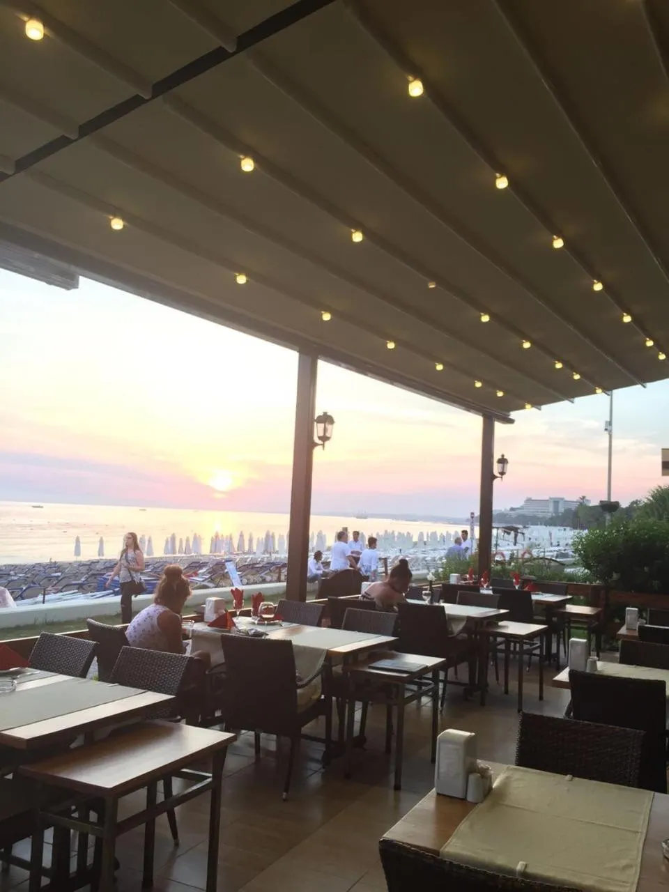 Restaurant/places to eat in Sun Flower Apart Hotel