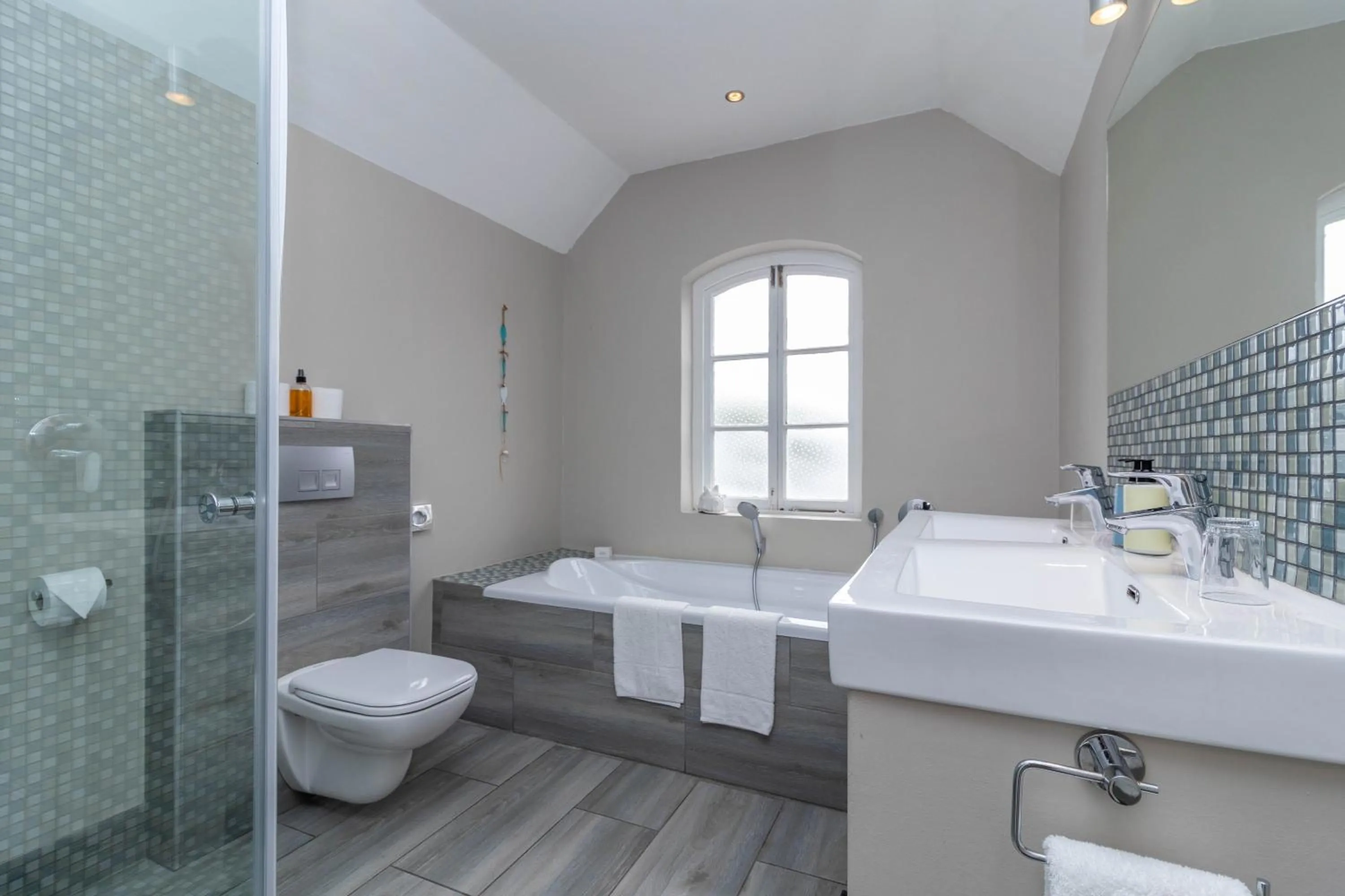 Shower in Whale Rock Luxury Lodge