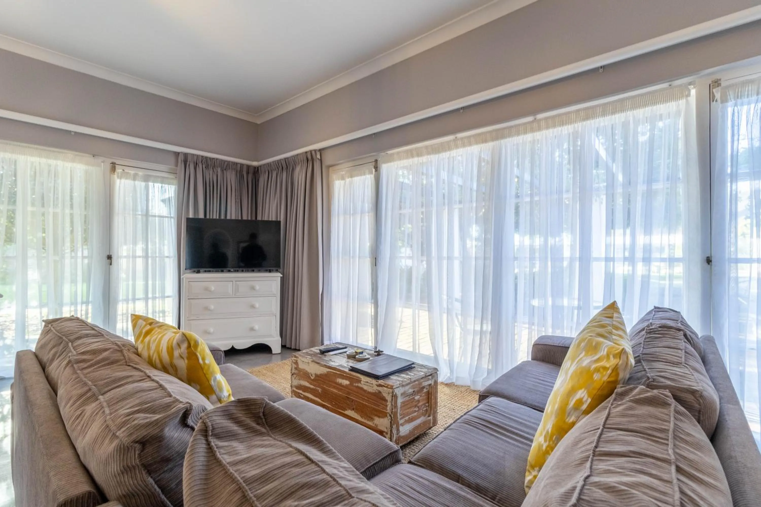 TV and multimedia in Whale Rock Luxury Lodge