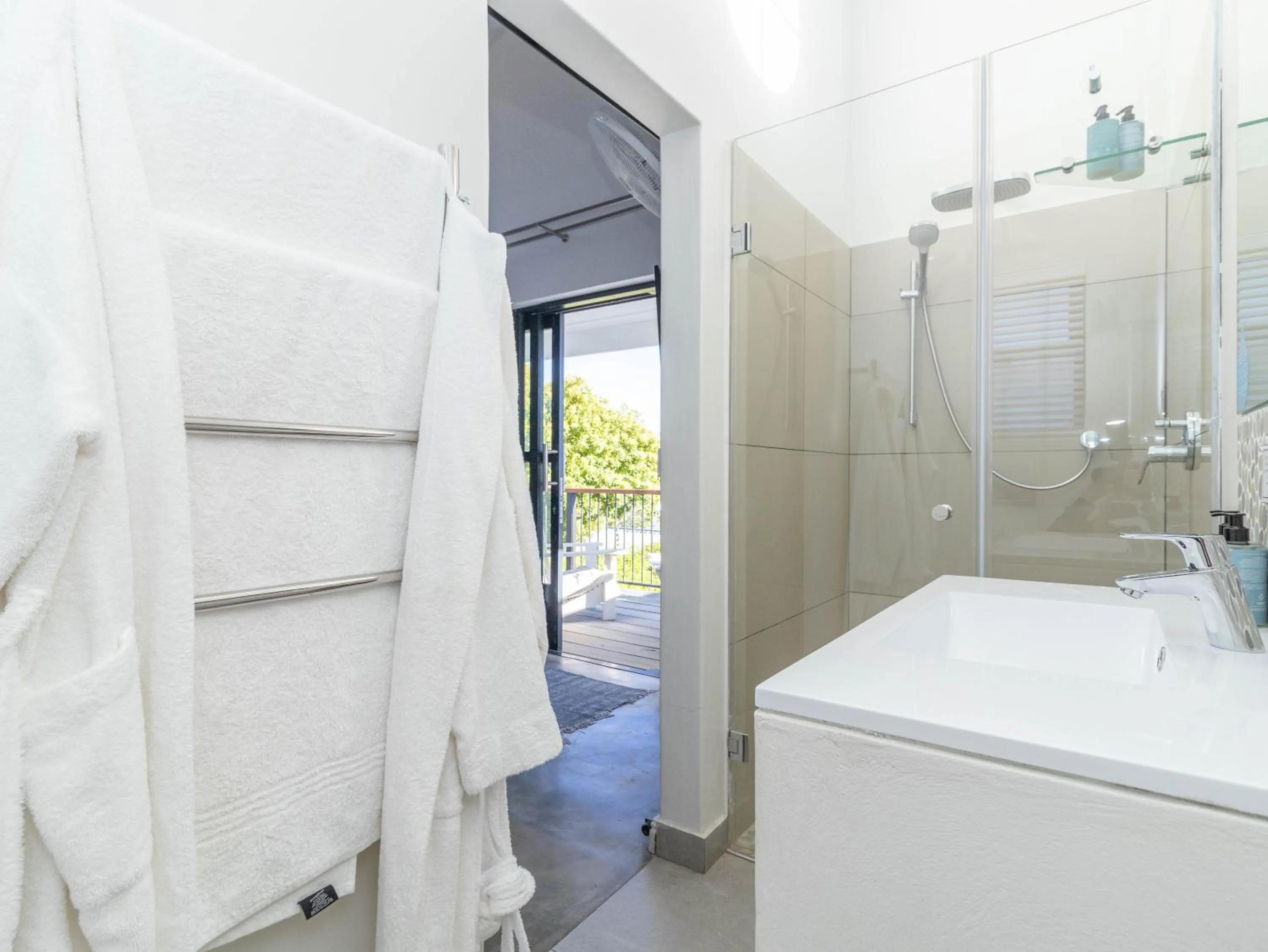 Shower in Whale Rock Luxury Lodge