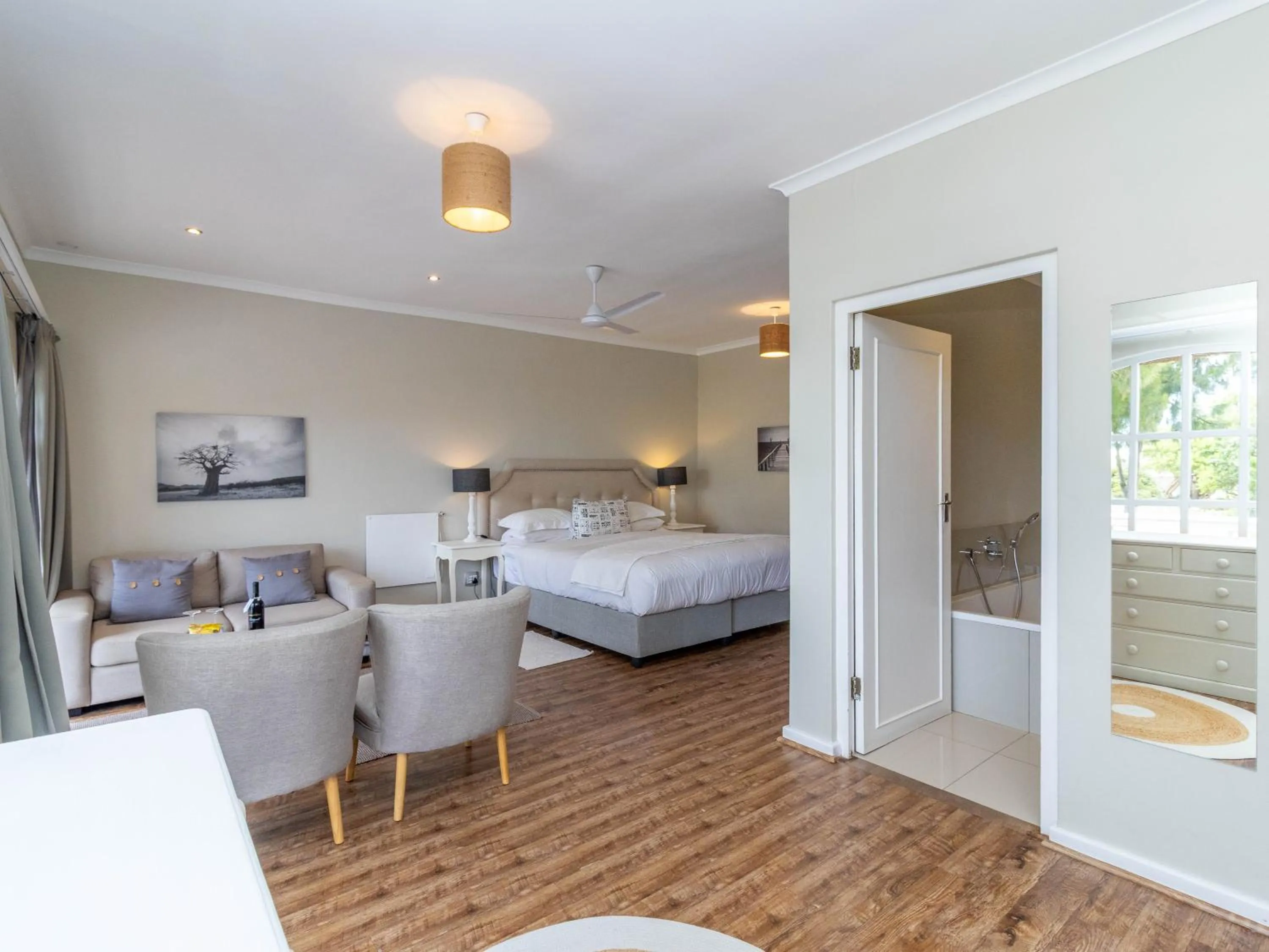 View (from property/room), Bed in Whale Rock Luxury Lodge